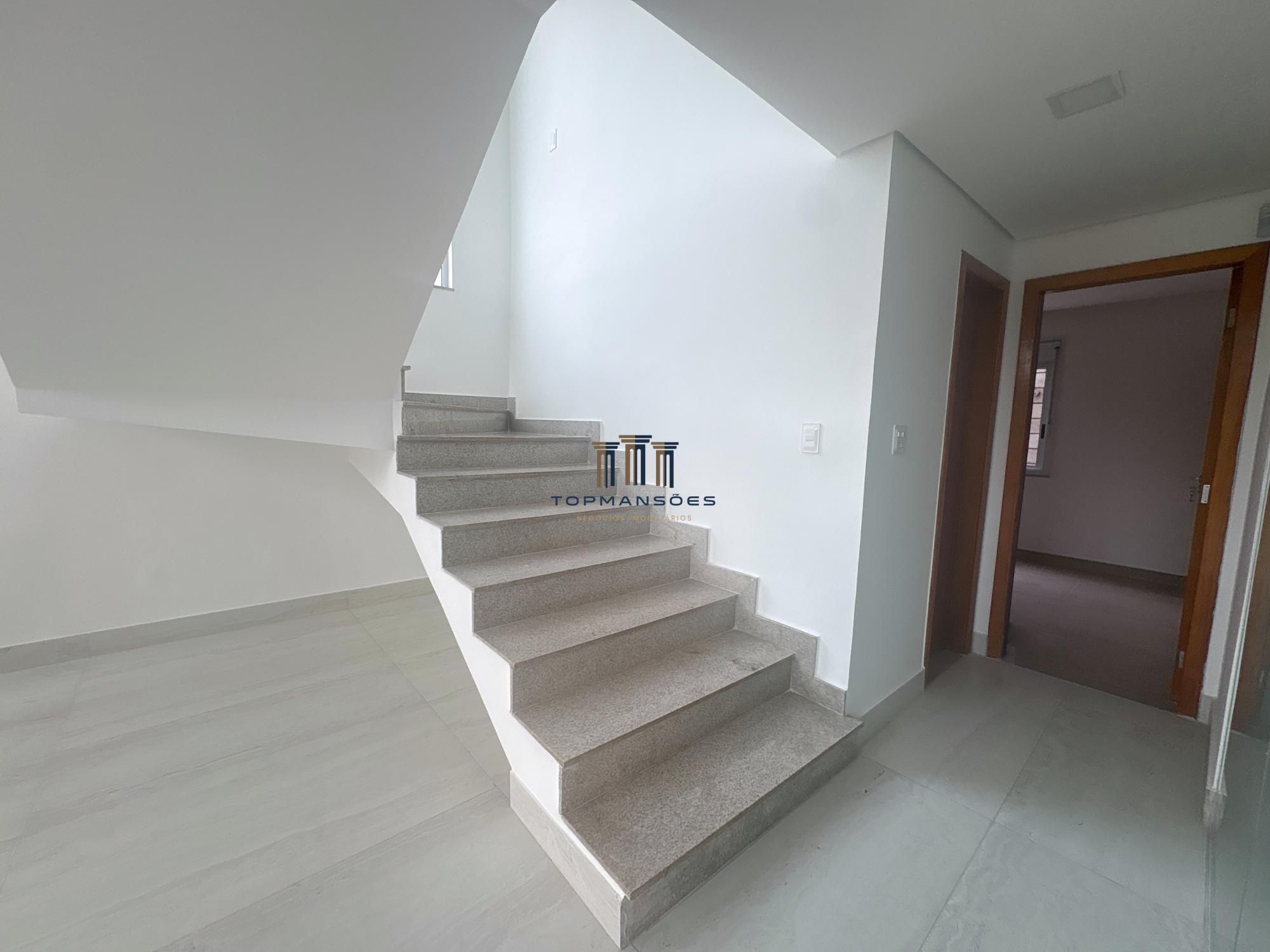 Casa com 4 suítes vista definitiva em Condominio fechado em Vespasiano