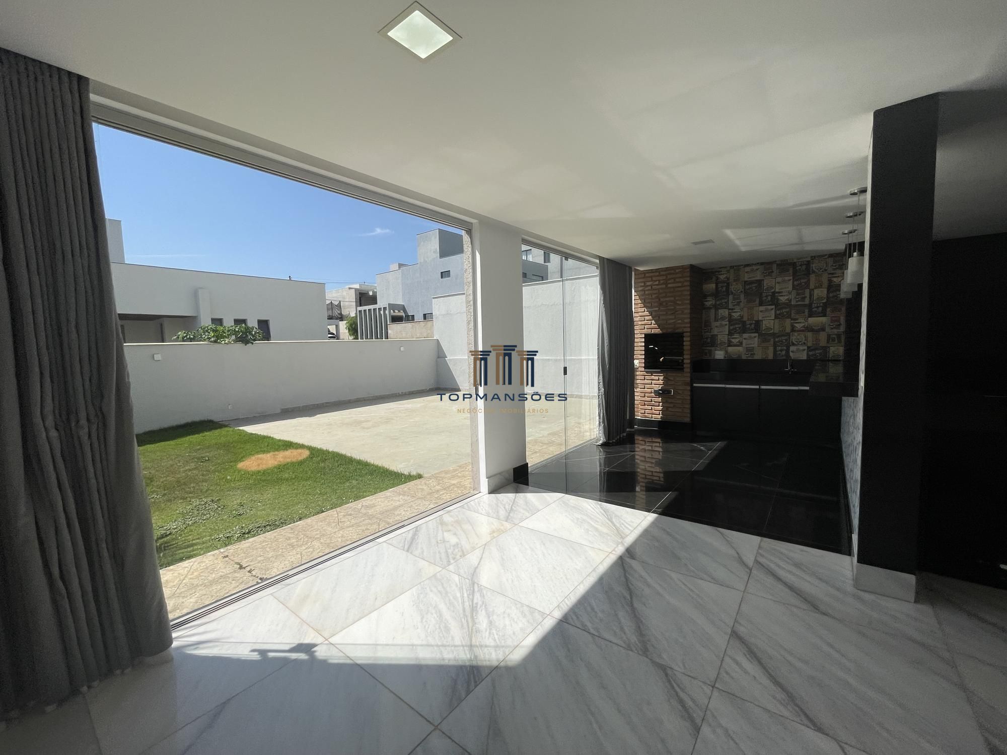 Linda casa com 3 suítes em Condomínio- Vespasiano.