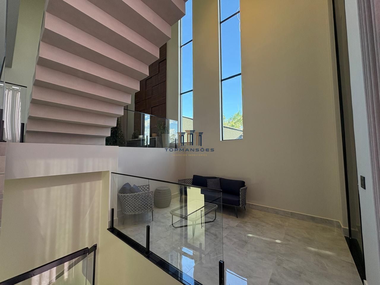 Casa de alto padrão, moderna com piscina aquecida, 4 quartos, em Alphaville/MG
