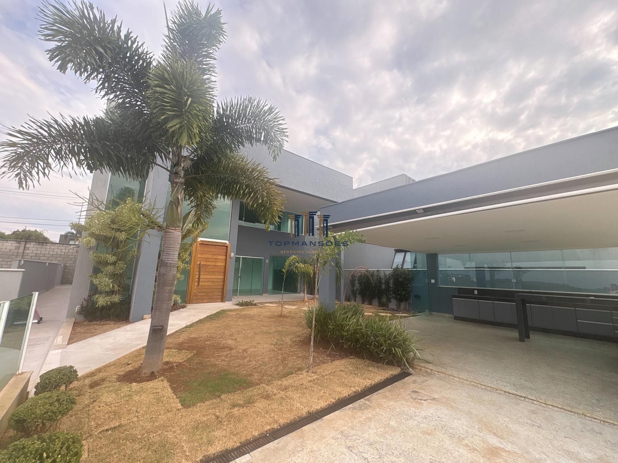 Casa com 4 suítes vista definitiva em Condominio fechado em Vespasiano
