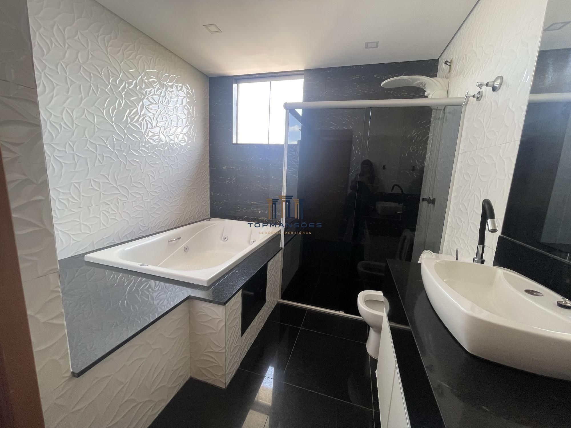 Linda casa com 3 suítes em Condomínio- Vespasiano.