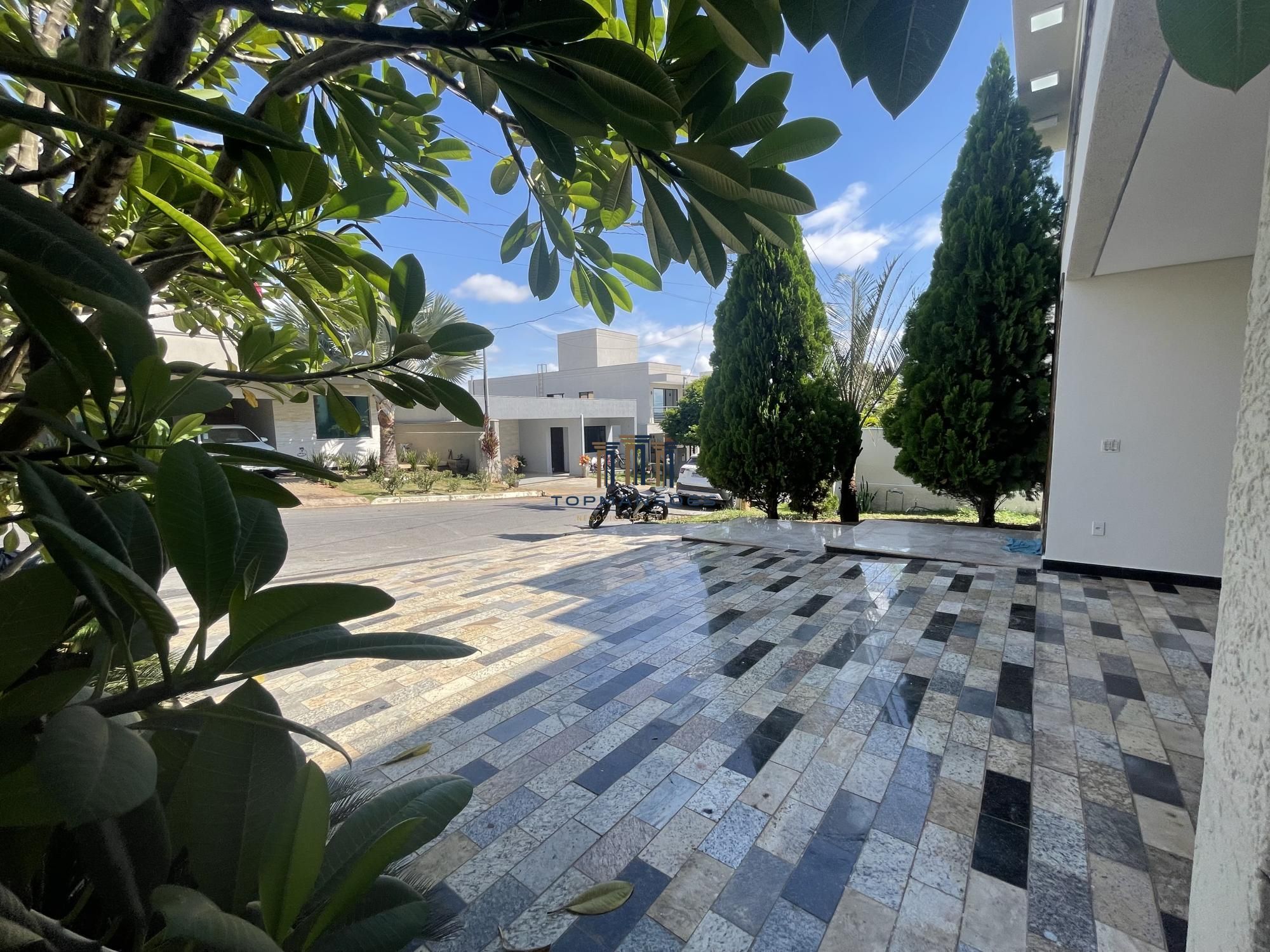 Linda casa com 3 suítes em Condomínio- Vespasiano.
