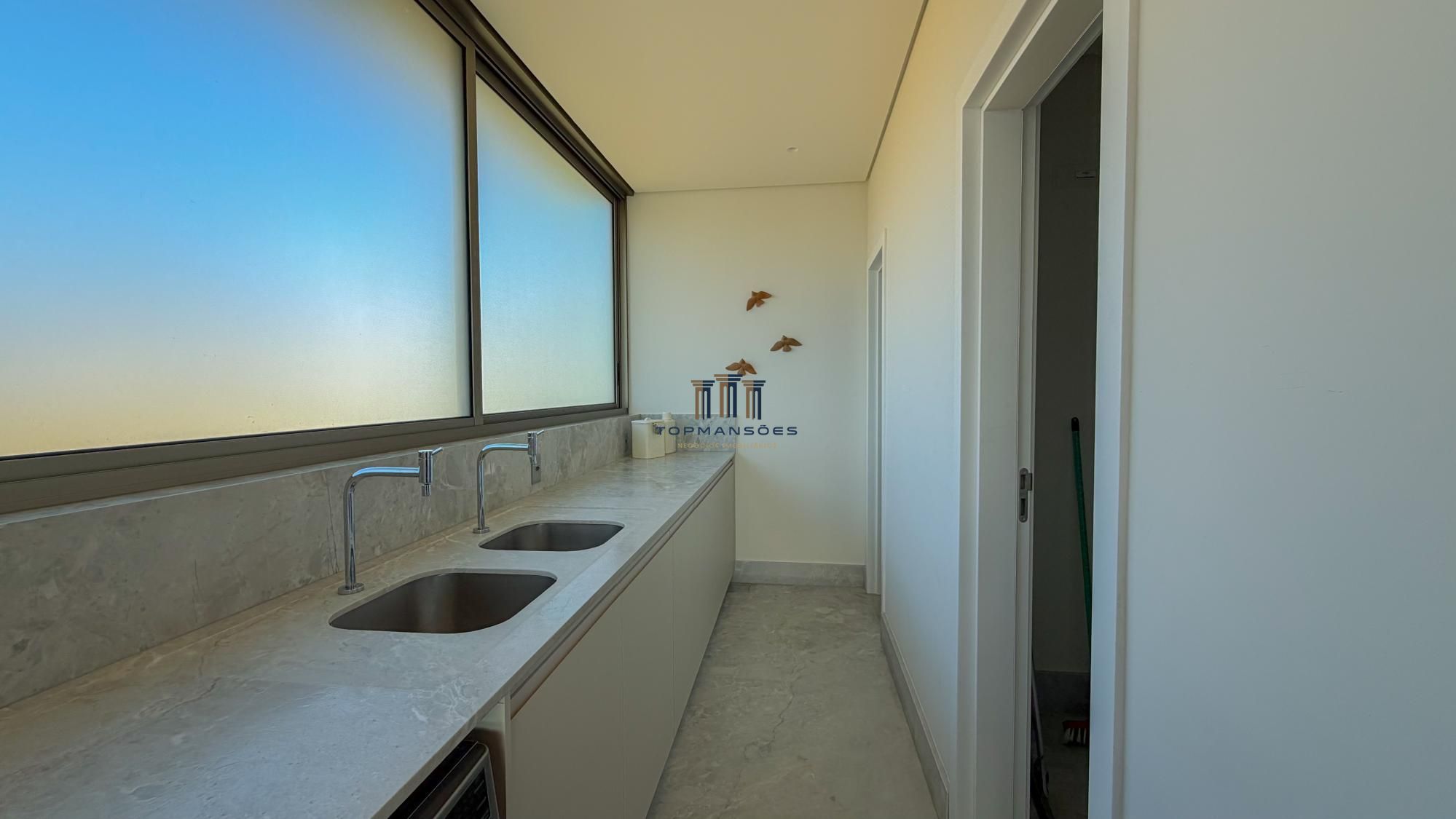Casa Alto Padrão nova mobiliada,4 suites piscina,vista definitiva Alphaville/MG