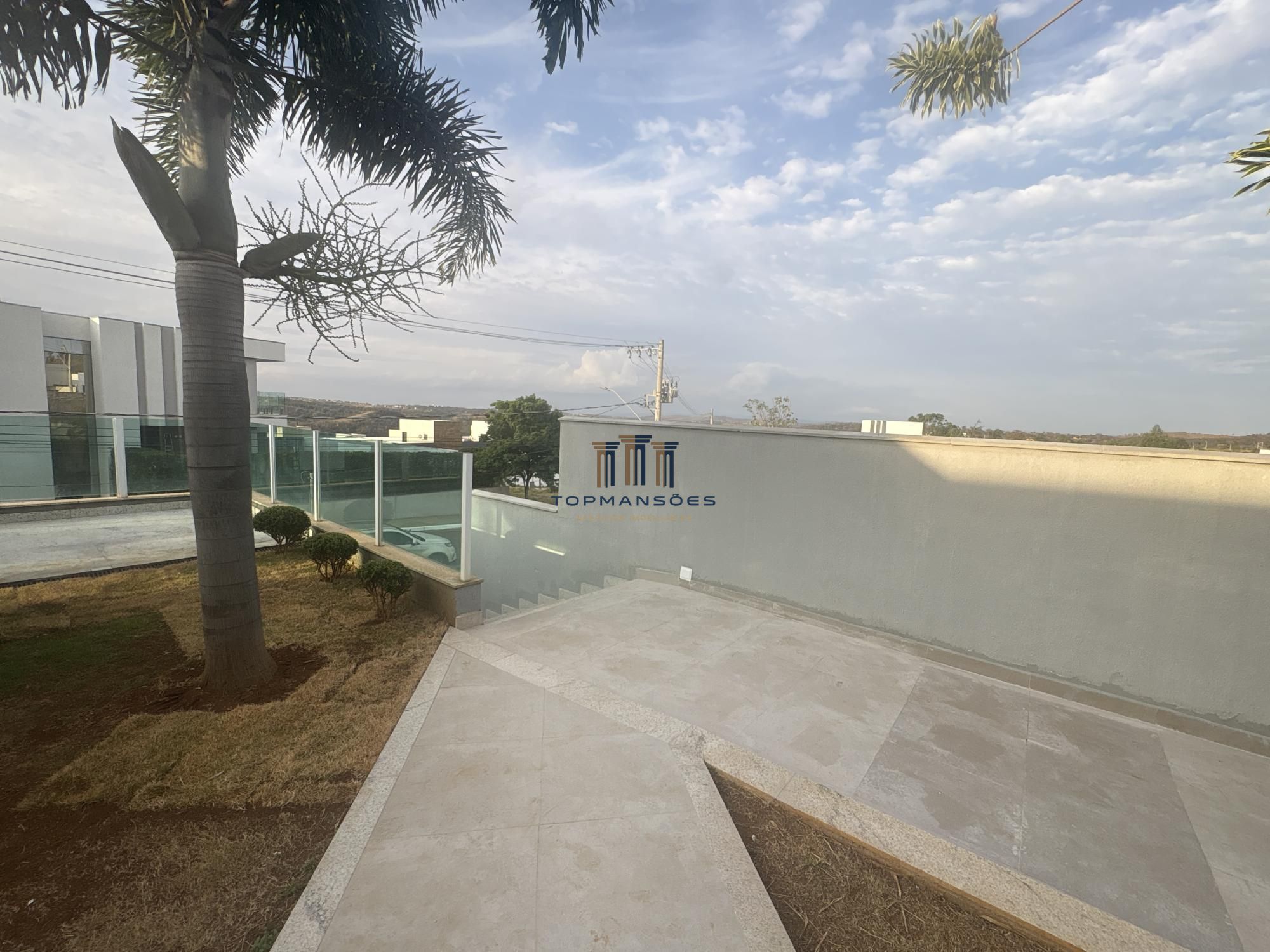 Casa com 4 suítes vista definitiva em Condominio fechado em Vespasiano