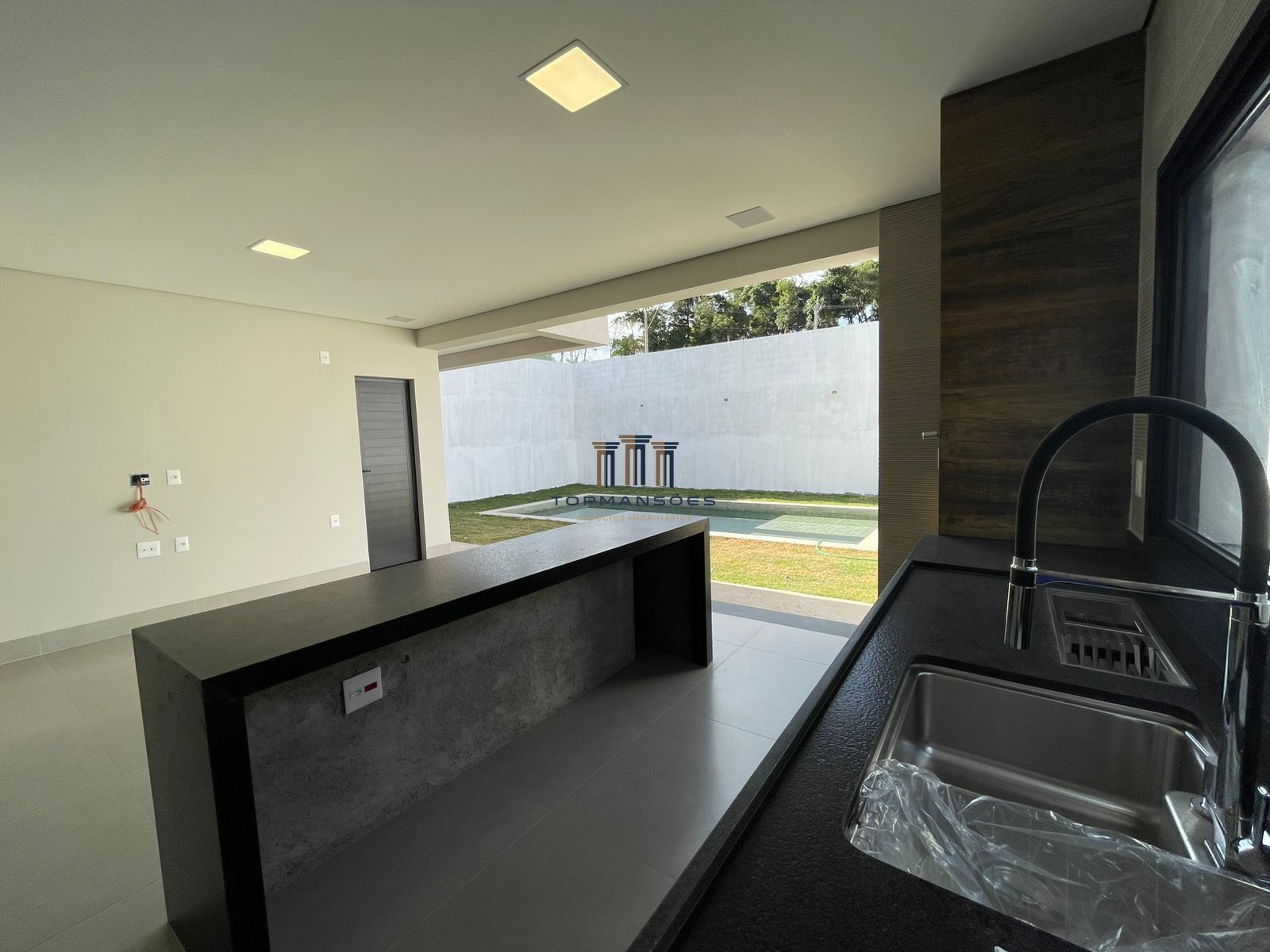 Casa Nova Alto Padrão em Condominio na Pampulha com 4 suites, Gourmet ePiscina
