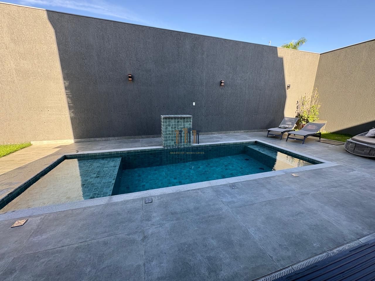 Casa de alto padrão, moderna com piscina aquecida, 4 quartos, em Alphaville/MG