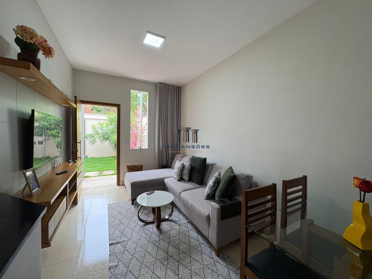 Casa moderna, 2 quartos, com gourmet e jardim no aeronautas,