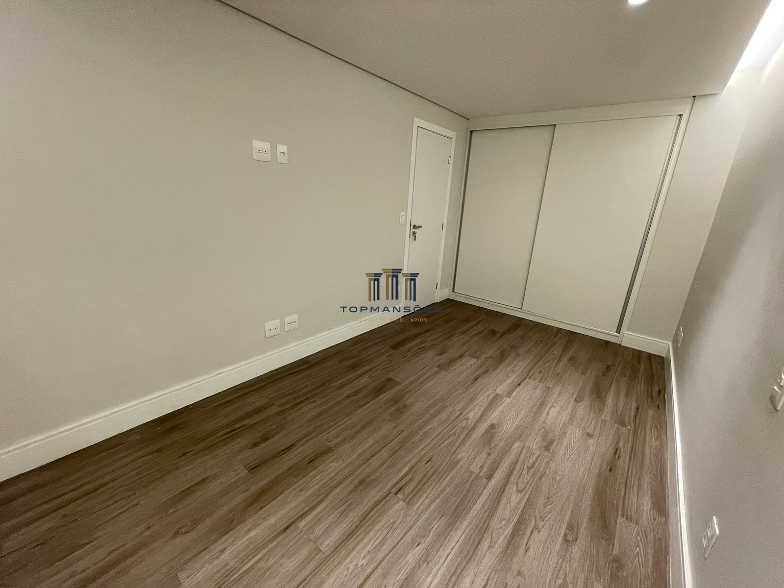 Casa de Condomínio para alugar com 4 quartos, 300m² - Foto 34