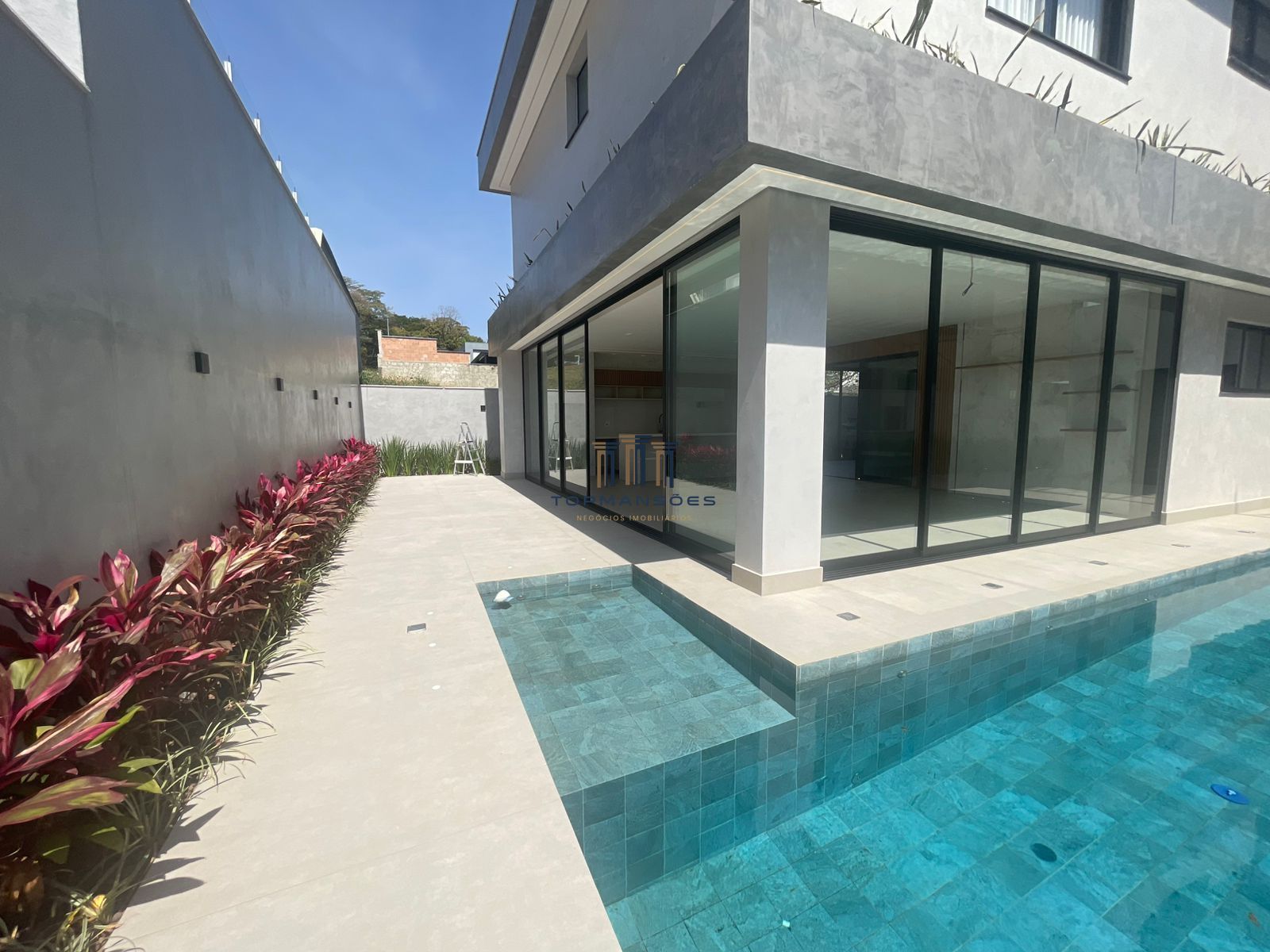 Casa de Alto Padrão 4 quartos com piscina e gourmet 583m3/ Alphaville Vespasiano