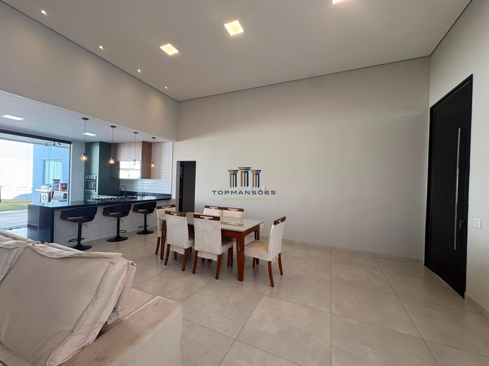 Linda casa linear, moderna 3 quartos condominio villas park