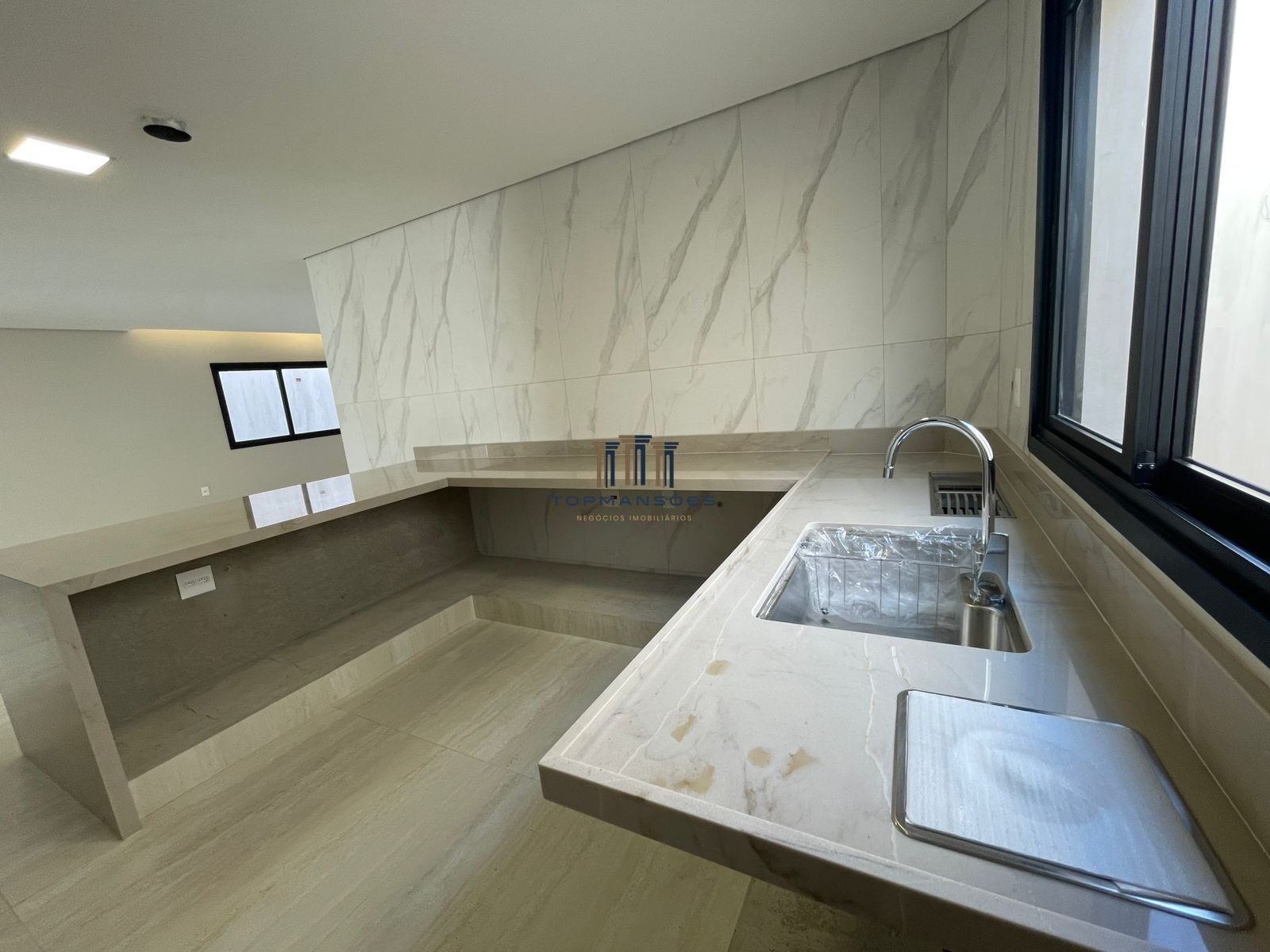 Casa Nova Alto Padrão em Condominio na Pampulha com 4 suites, Gourmet ePiscina