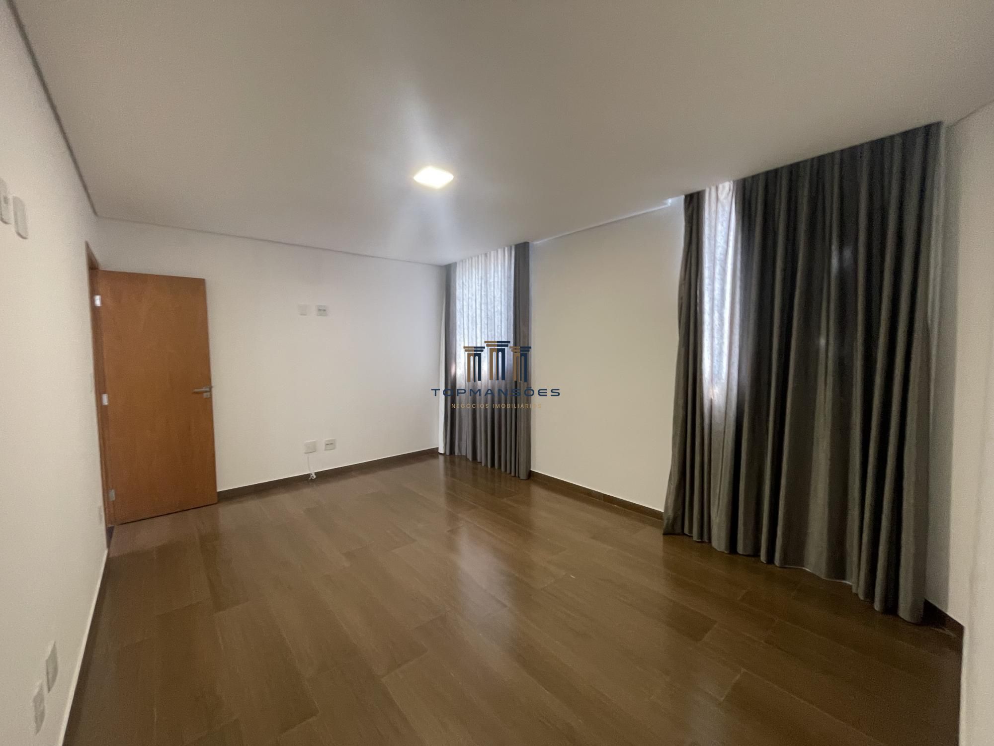 Linda casa com 3 suítes em Condomínio- Vespasiano.