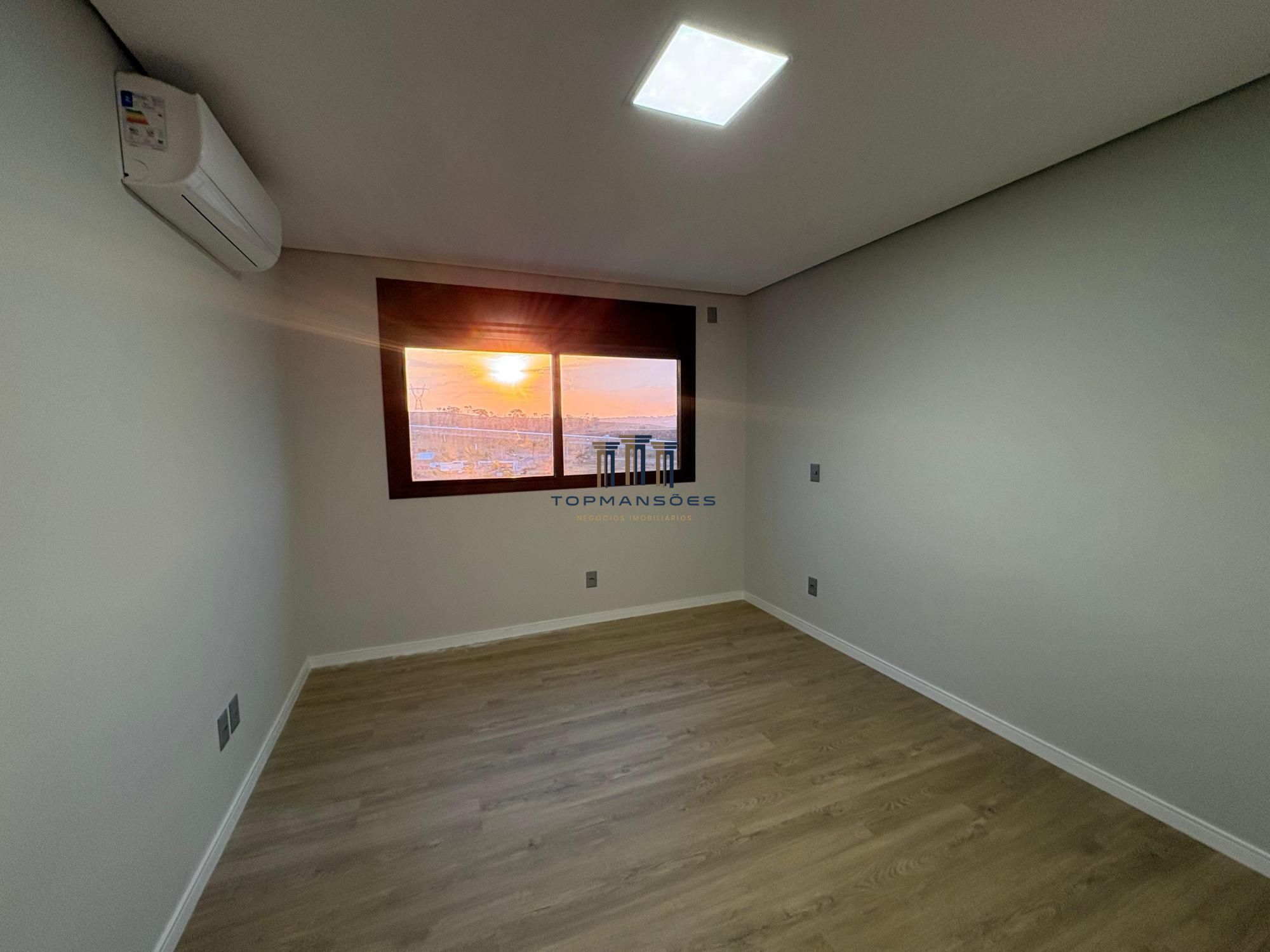 Casa de alto padrão, nova e mobiliada com 4 suítes e Piscina suspensa em Alphavi