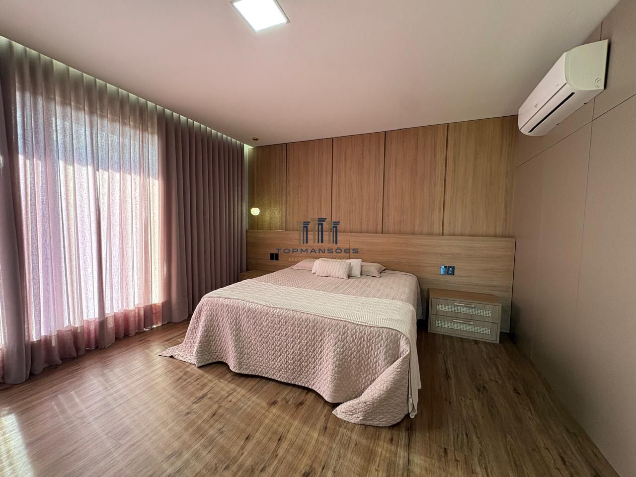 Casa de alto padrão, moderna com piscina aquecida, 4 quartos, em Alphaville/MG