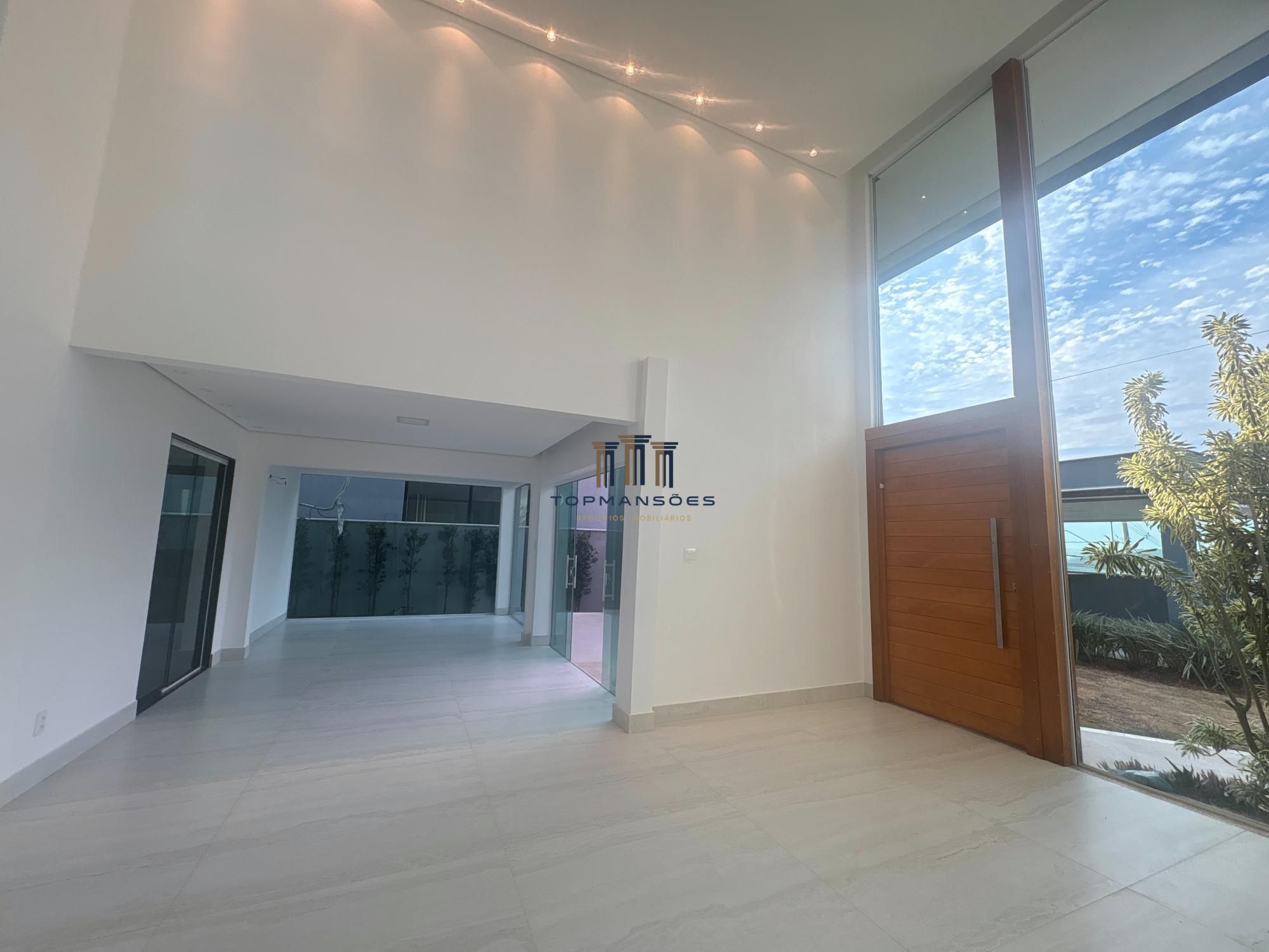 Casa com 4 suítes vista definitiva em Condominio fechado em Vespasiano