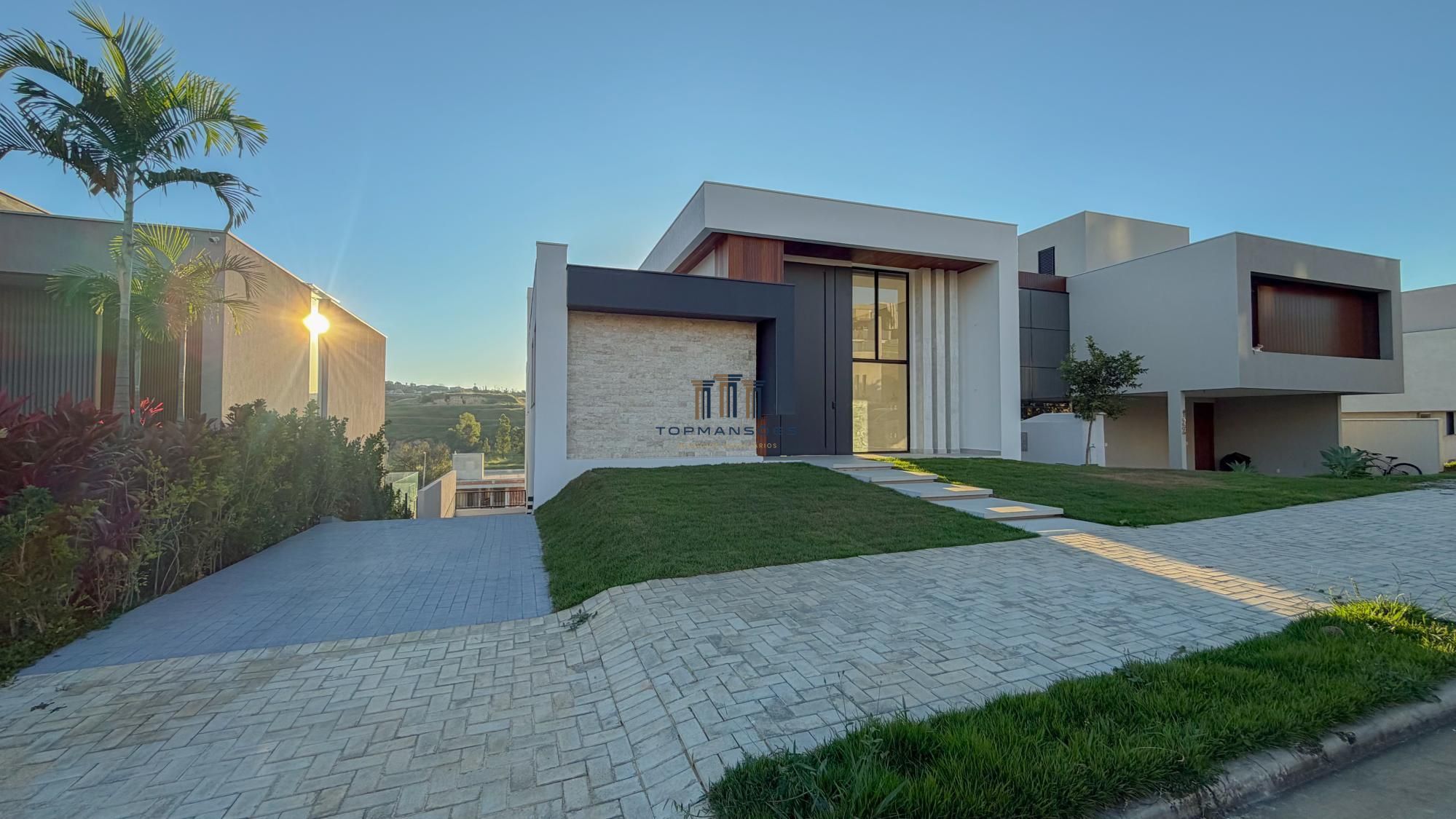 Casa nova Alphaville Vespasiano com 4 quartos, piscina, sauna e gourmet.