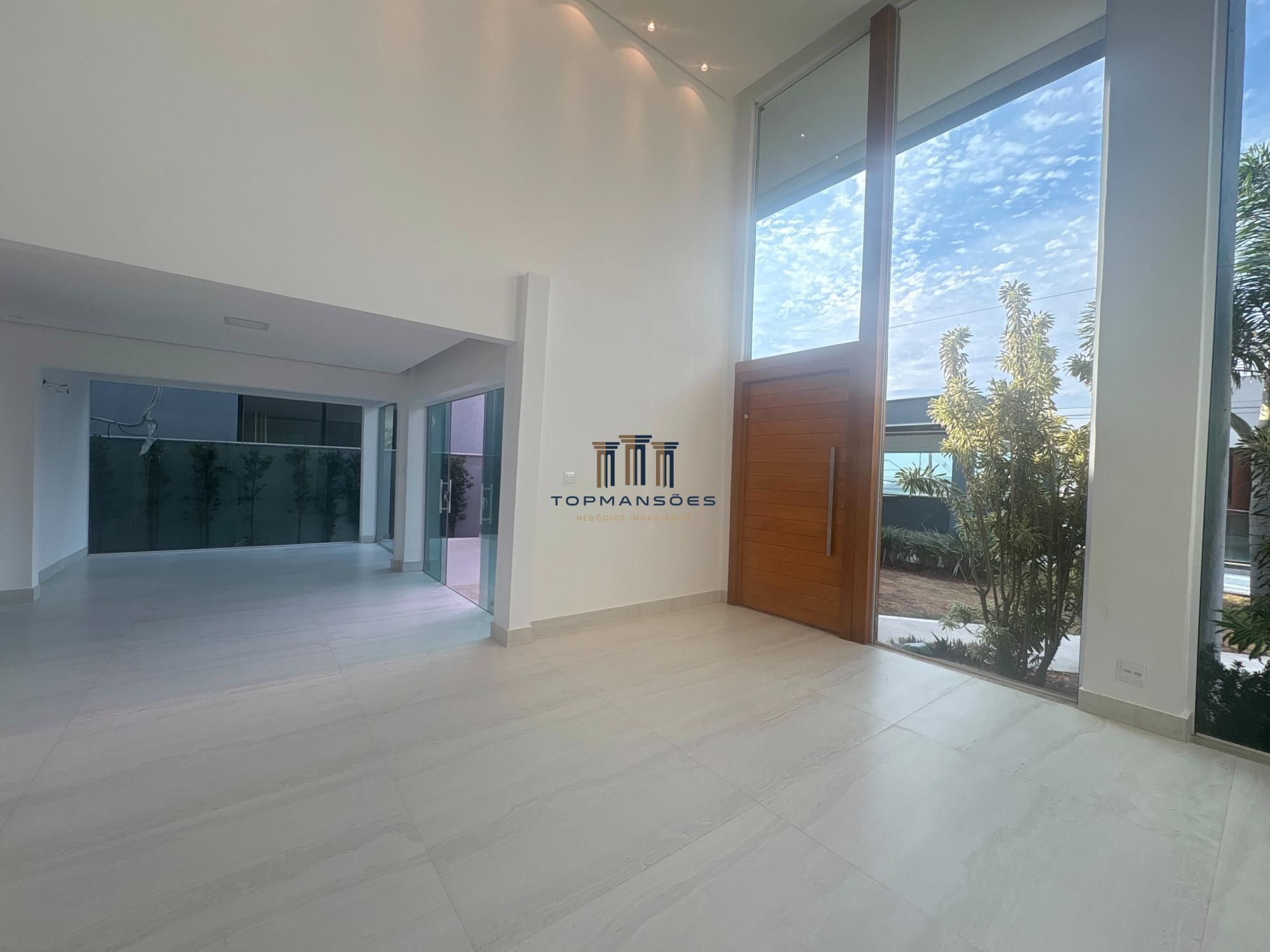 Casa com 4 suítes vista definitiva em Condominio fechado em Vespasiano