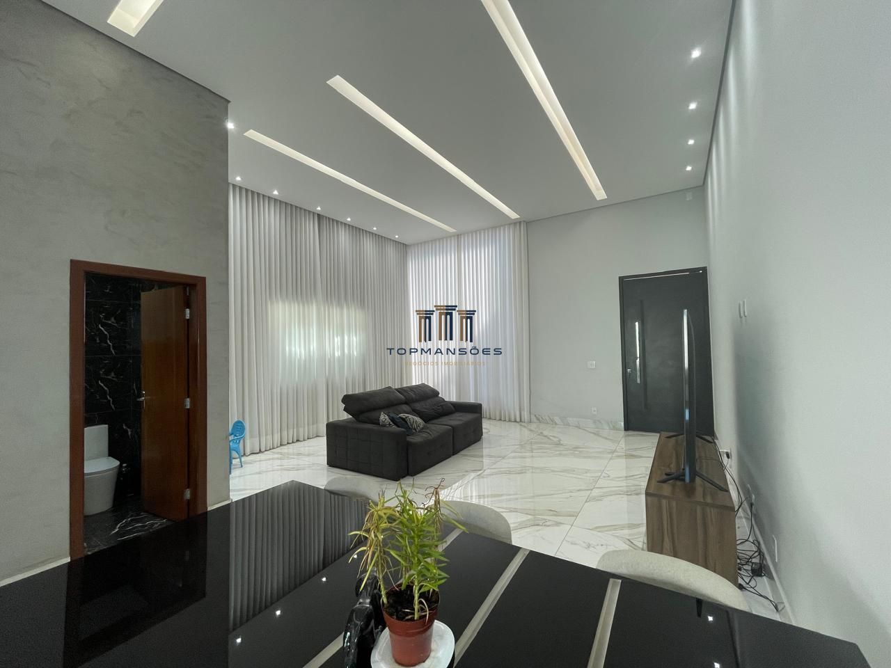 Casa de Condomínio para alugar com 3 quartos, 200m² - Foto 2