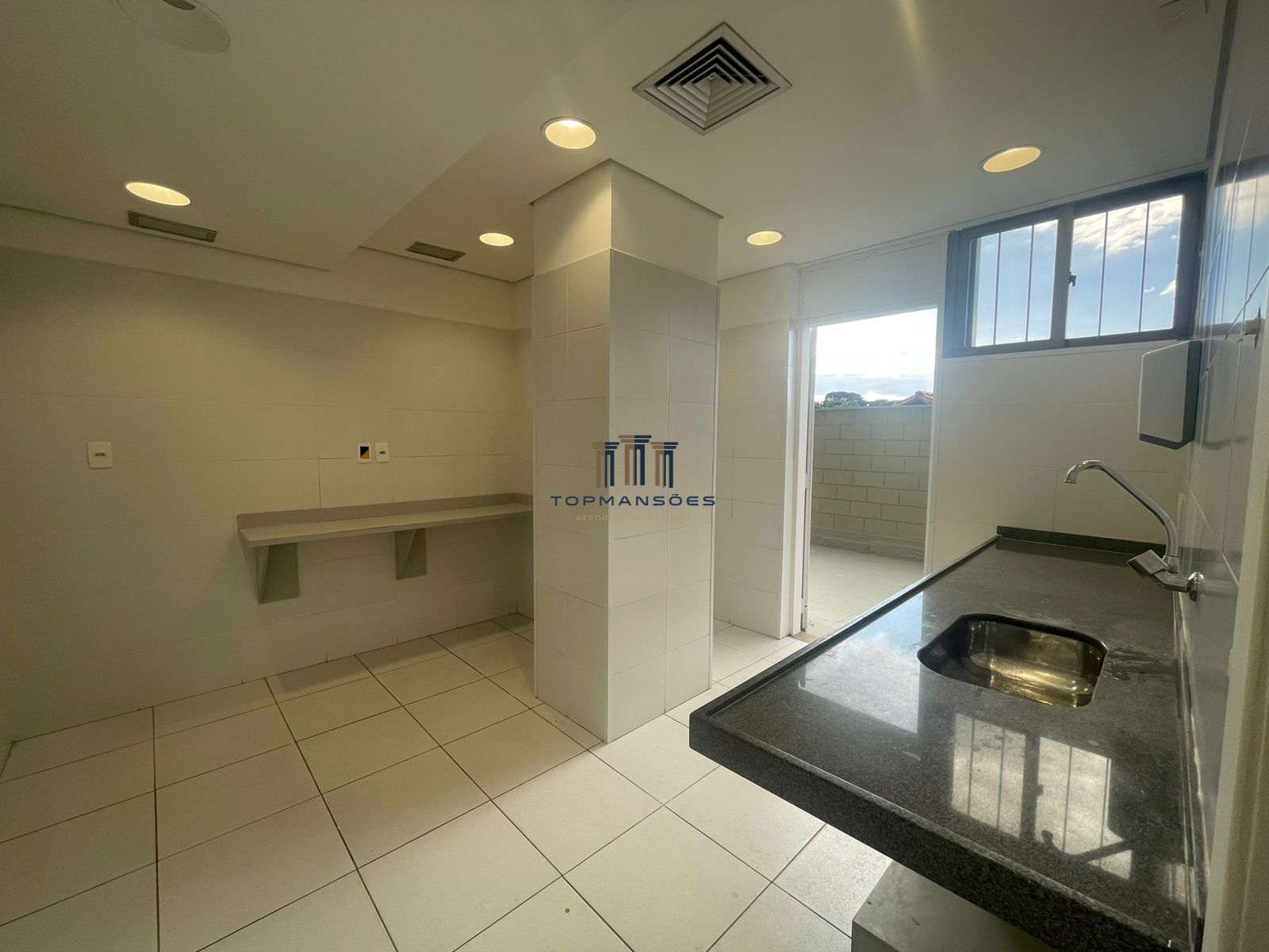 Loja/andar com 400m2 na melhor localização comercial da Pampulha!!!