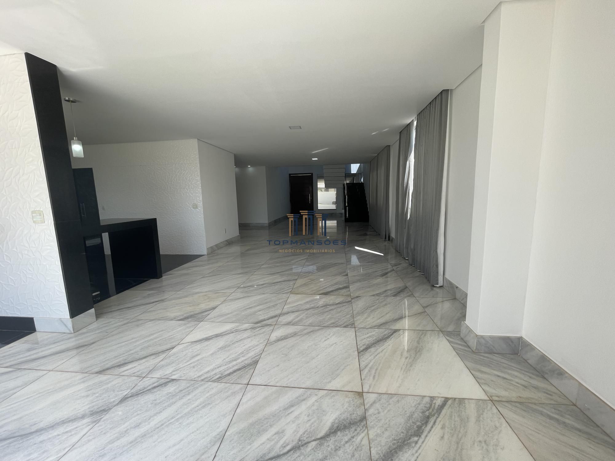 Linda casa com 3 suítes em Condomínio- Vespasiano.