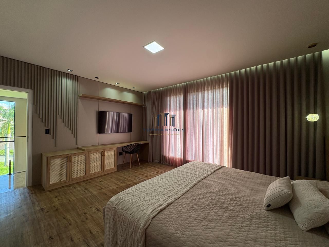Casa de alto padrão, moderna com piscina aquecida, 4 quartos, em Alphaville/MG