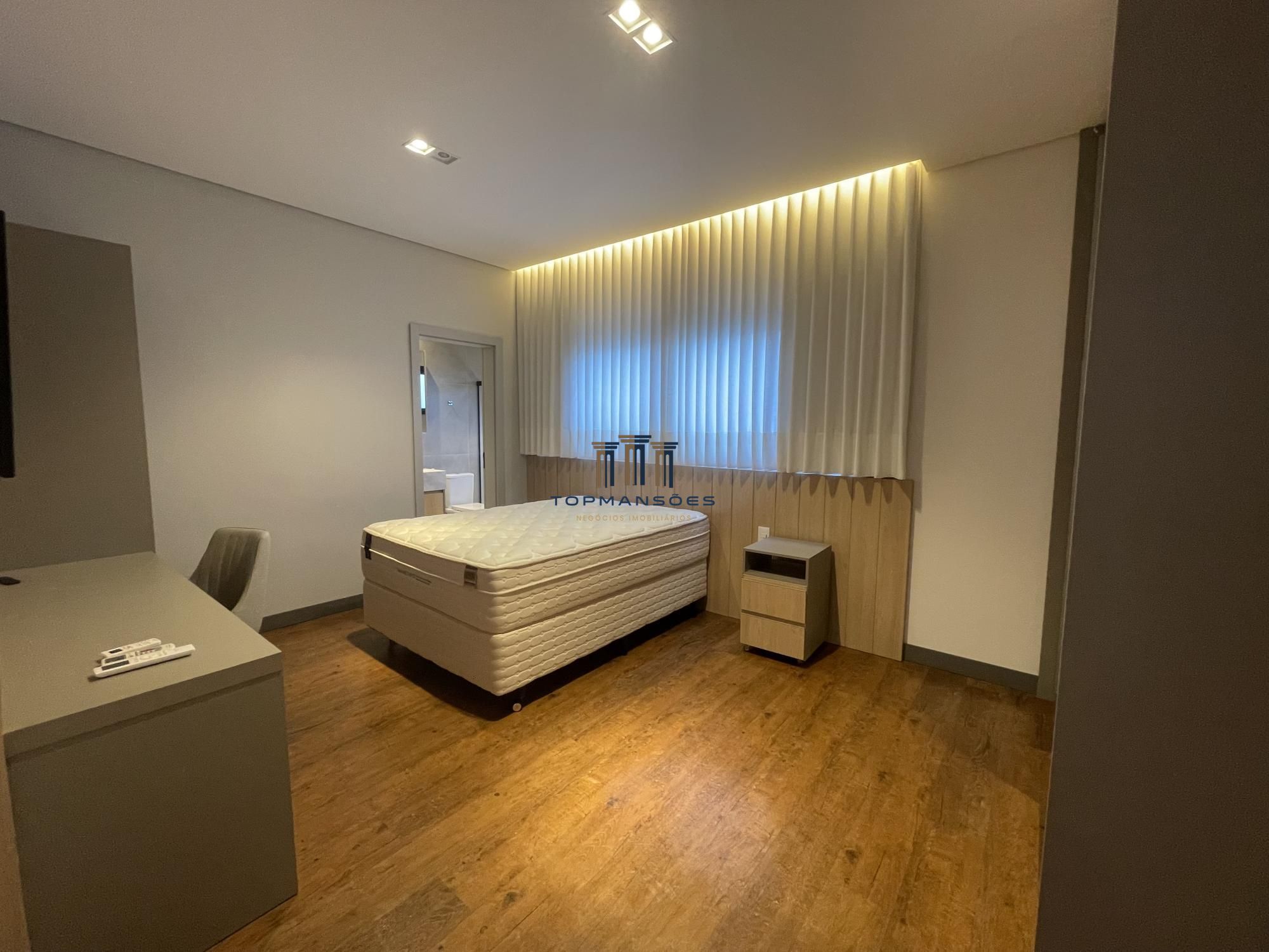 Casa moderna mobiliada com 4 quartos, spa e piscina em alpha