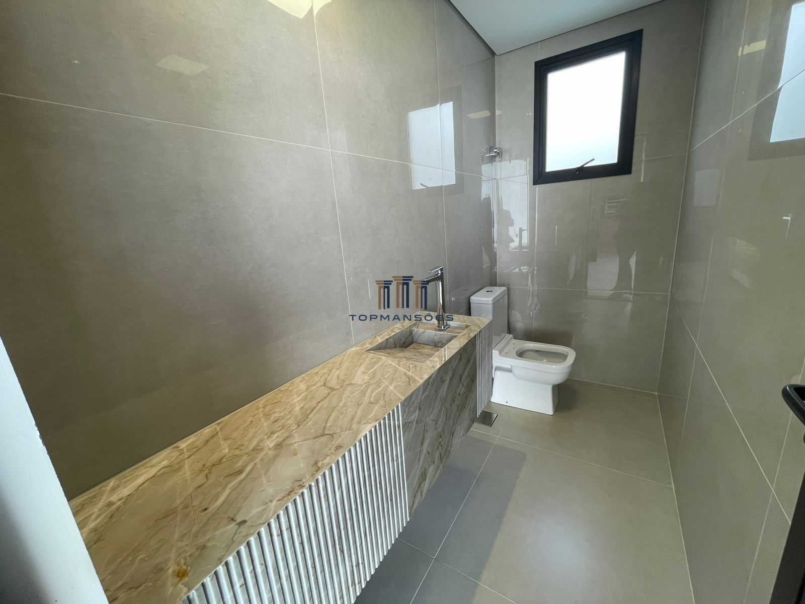 Casa Nova Alto Padrão em Condominio na Pampulha com 4 suites, Gourmet ePiscina