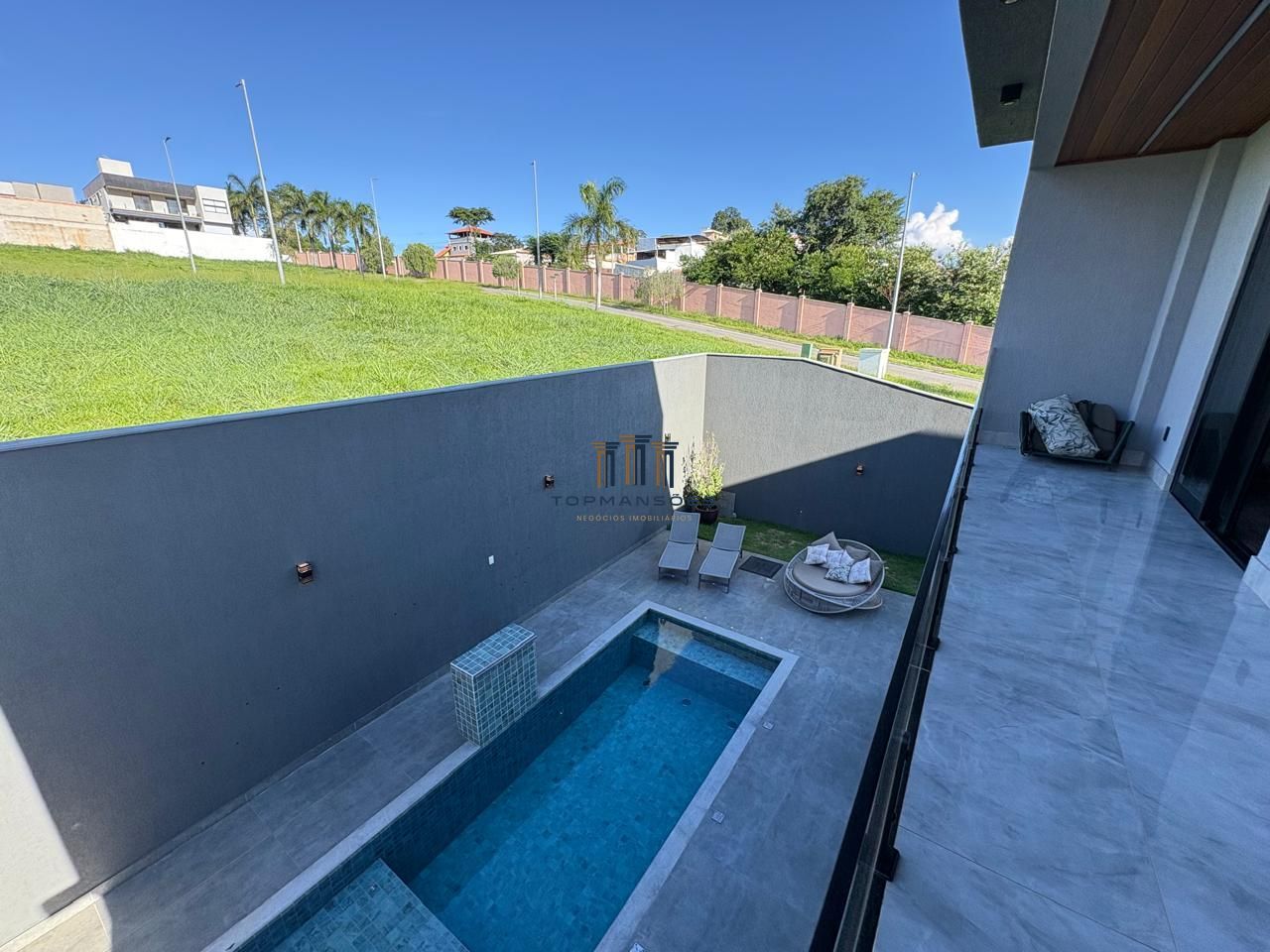 Casa de alto padrão, moderna com piscina aquecida, 4 quartos, em Alphaville/MG