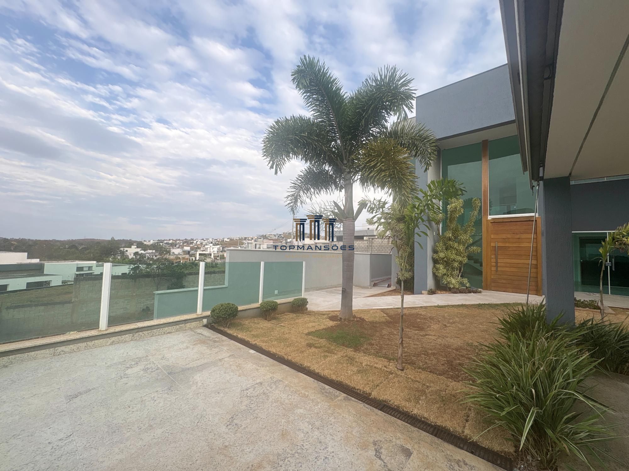 Casa com 4 suítes vista definitiva em Condominio fechado em Vespasiano