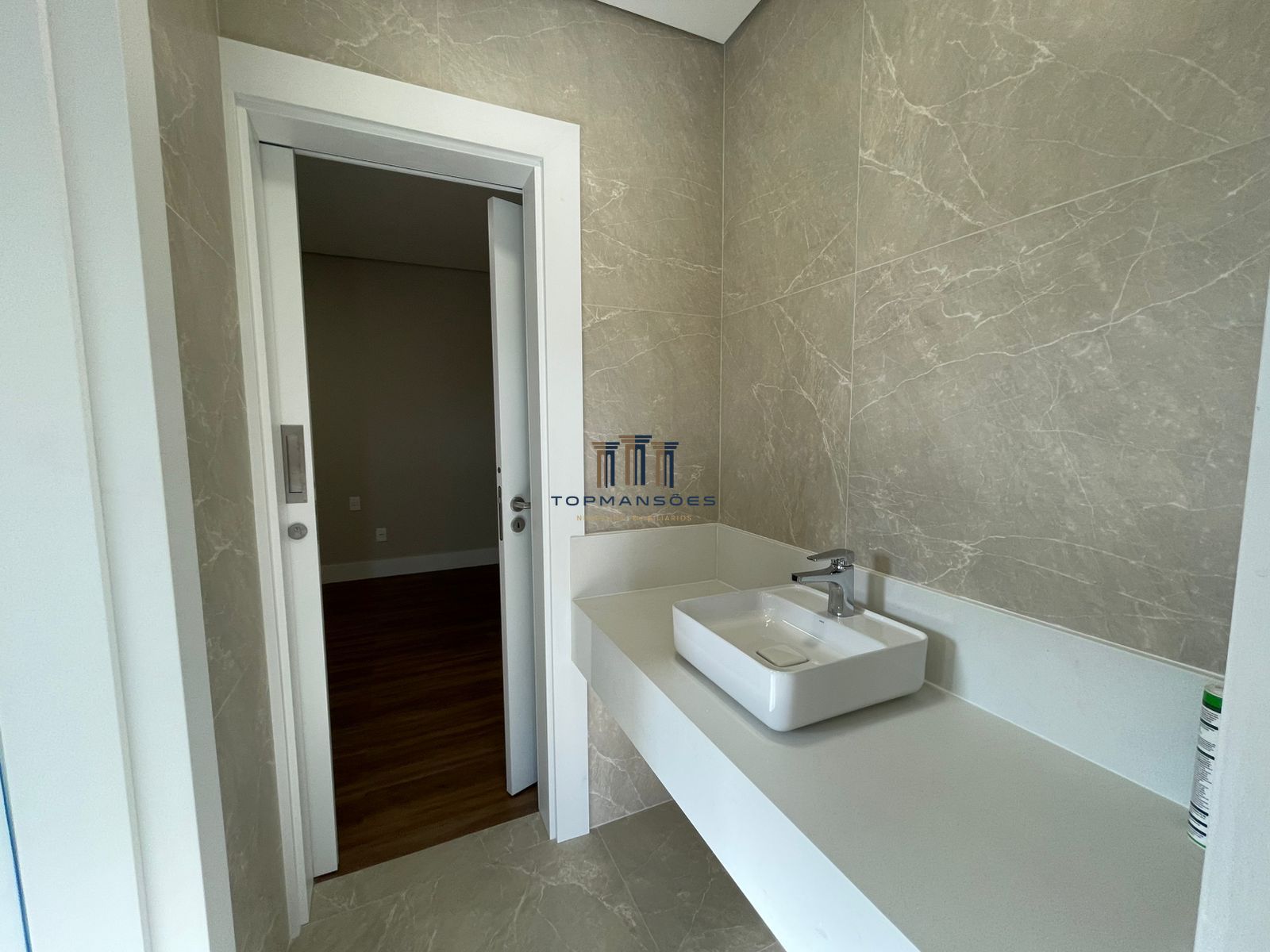 Casa Nova Alto Padrão em Condominio na Pampulha com 4 suites, Gourmet ePiscina