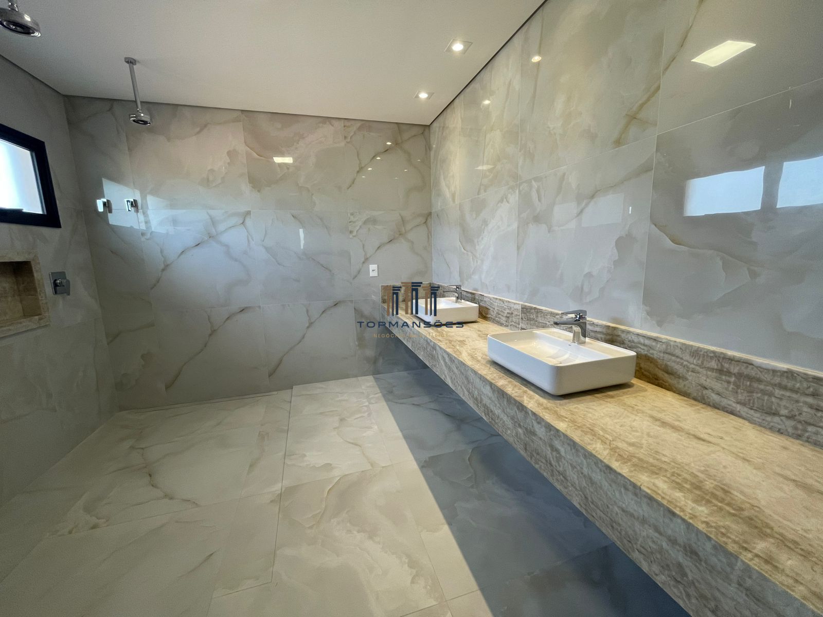 Casa Nova Alto Padrão em Condominio na Pampulha com 4 suites, Gourmet ePiscina