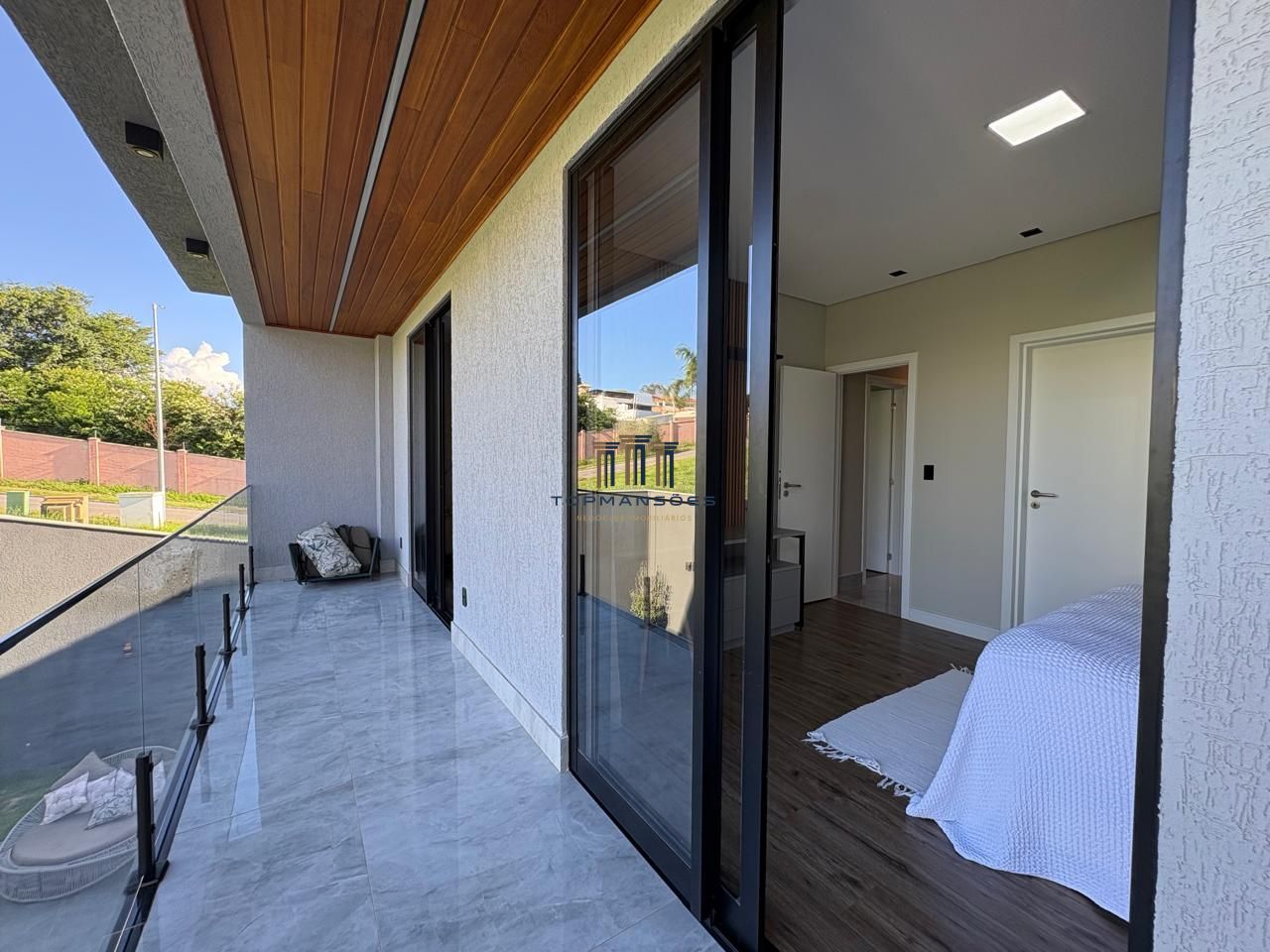 Casa de alto padrão, moderna com piscina aquecida, 4 quartos