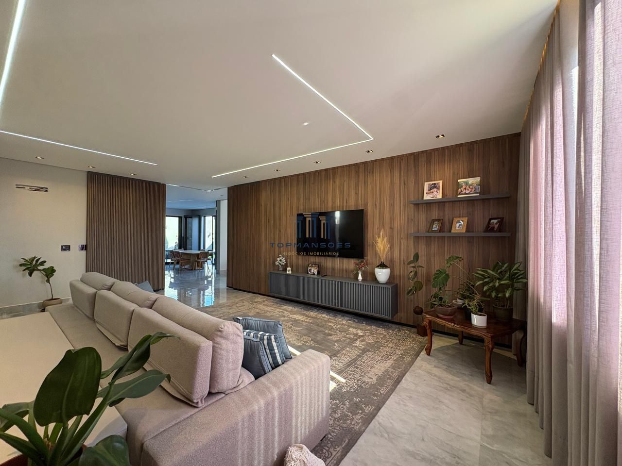 Casa de alto padrão, moderna com piscina aquecida, 4 quartos, em Alphaville/MG