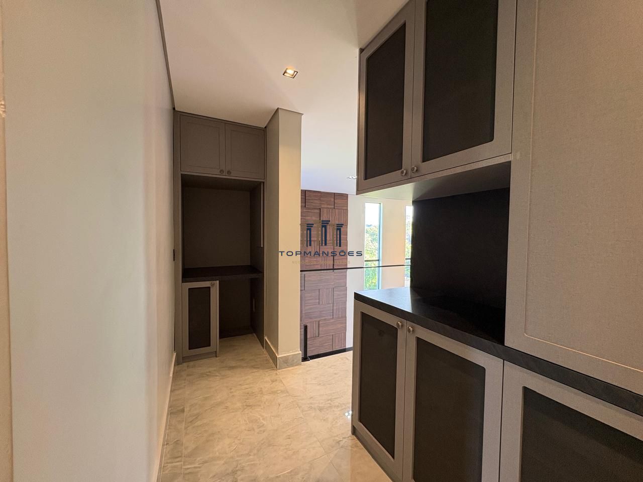 Casa de alto padrão, moderna com piscina aquecida, 4 quartos, em Alphaville/MG