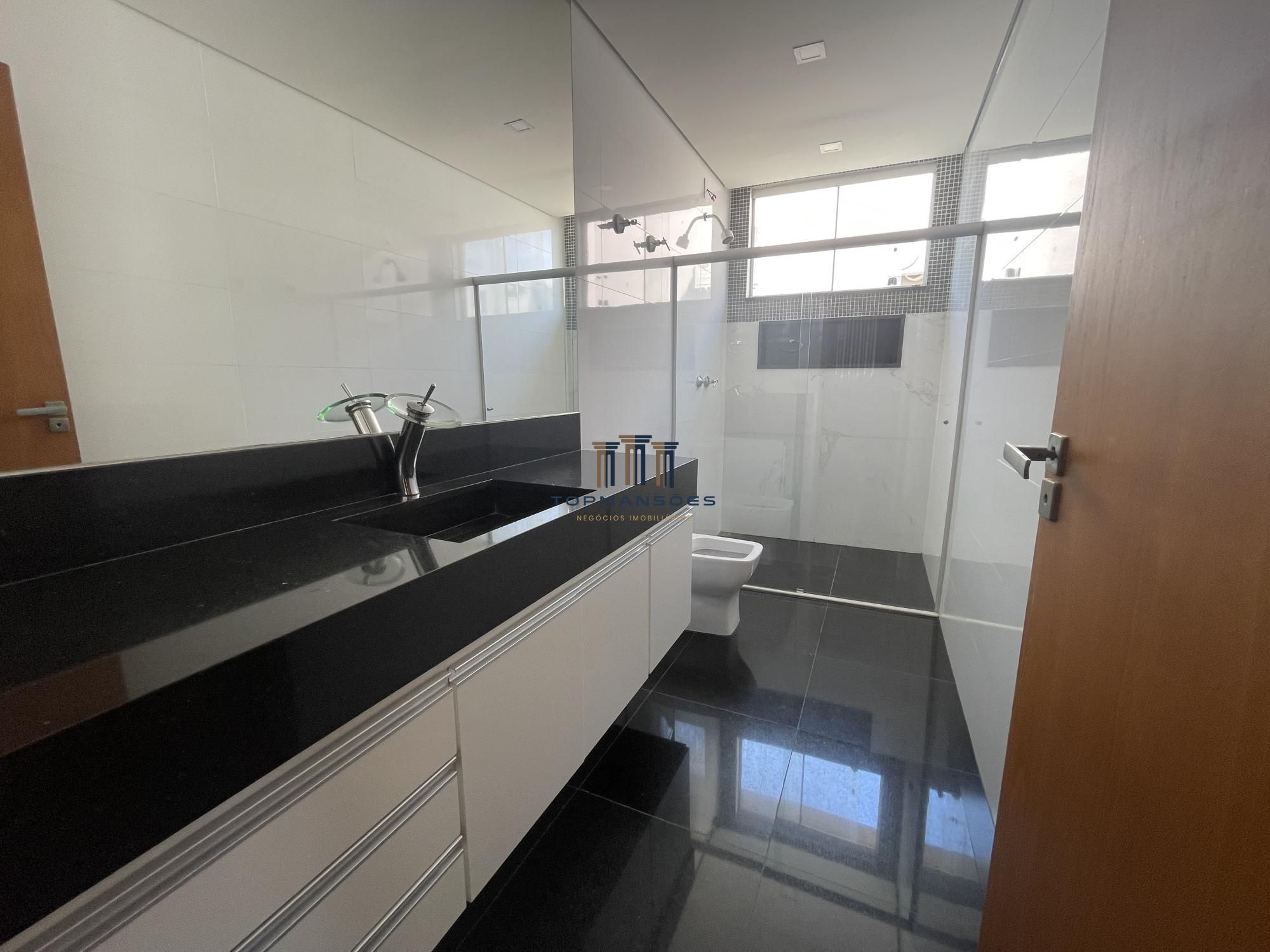 Linda casa com 3 suítes em Condomínio- Vespasiano.