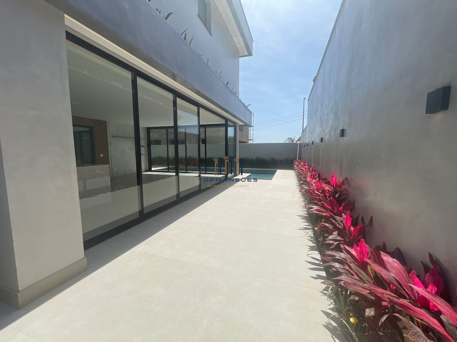 Casa de Alto Padrão 4 quartos com piscina e gourmet 583m3/ Alphaville Vespasiano