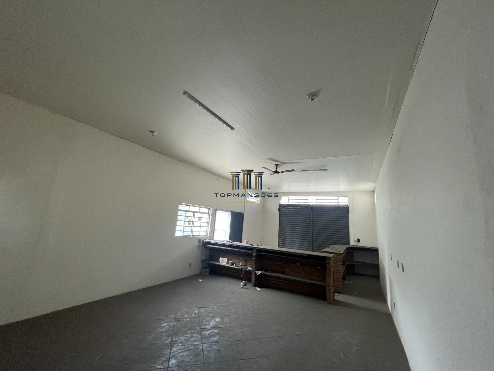 Loja e pátio com 620m2 em excelente ponto comercial no céu a