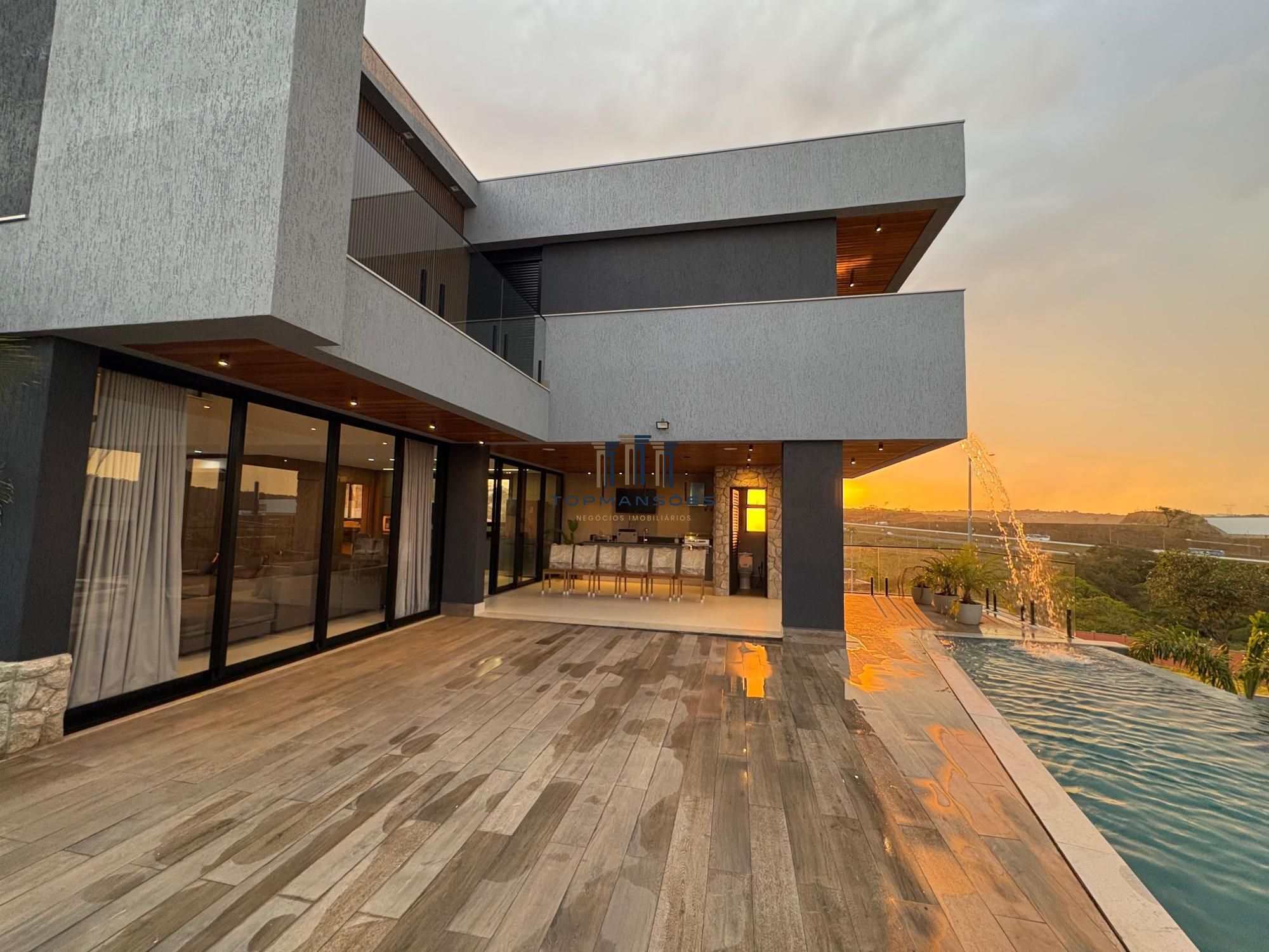 Casa de alto padrão, nova e mobiliada com 4 suítes e Piscina suspensa em Alphavi