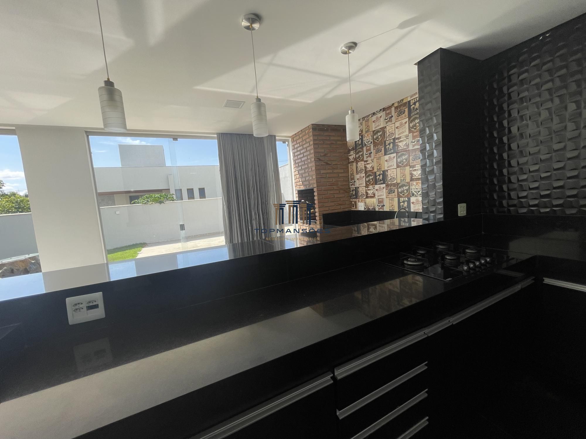 Linda casa com 3 suítes em Condomínio- Vespasiano.