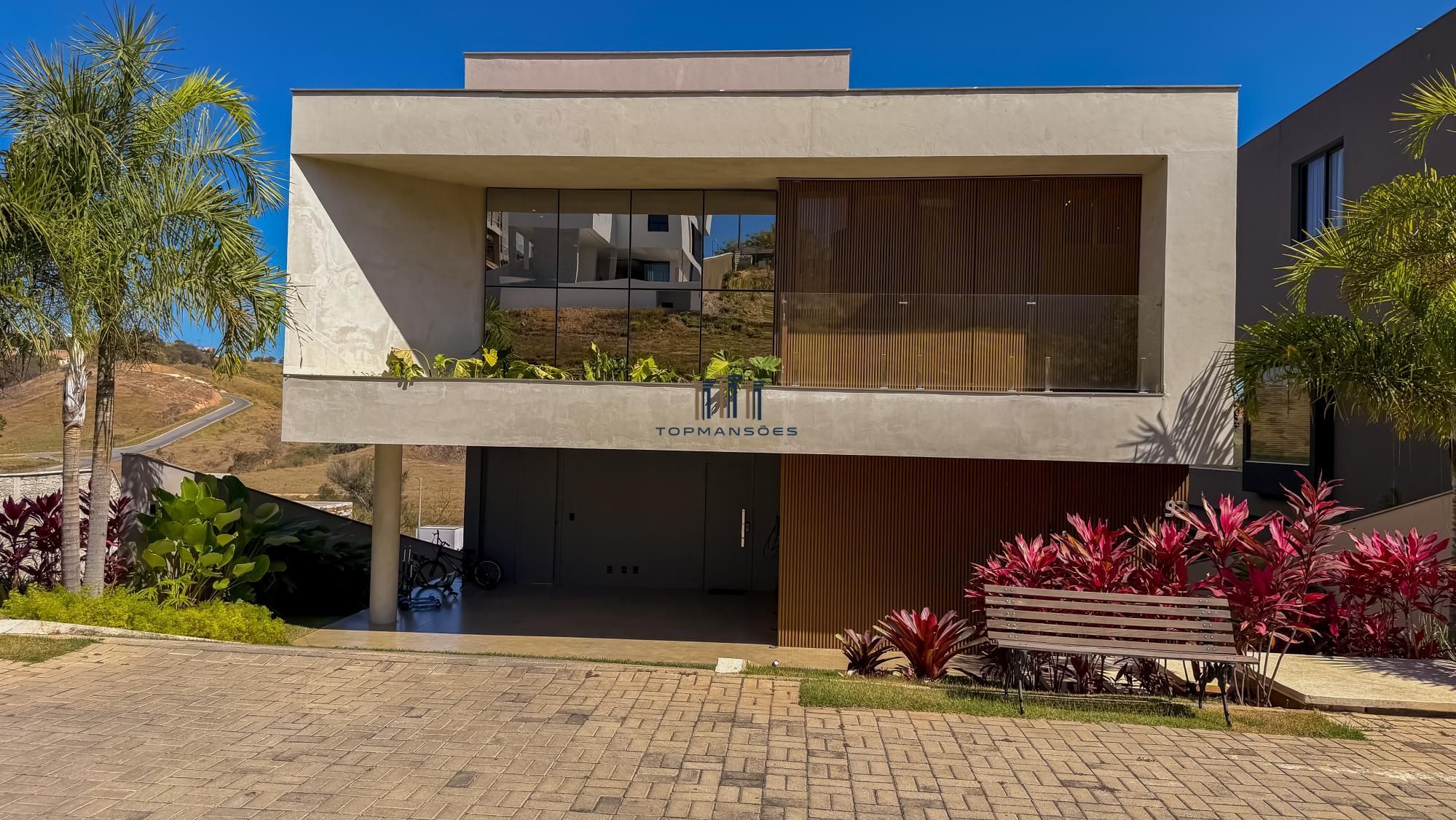 Casa Alto Padrão mobiliada com 4 Suítes, Piscina e Vista em Alphaville Vespasian