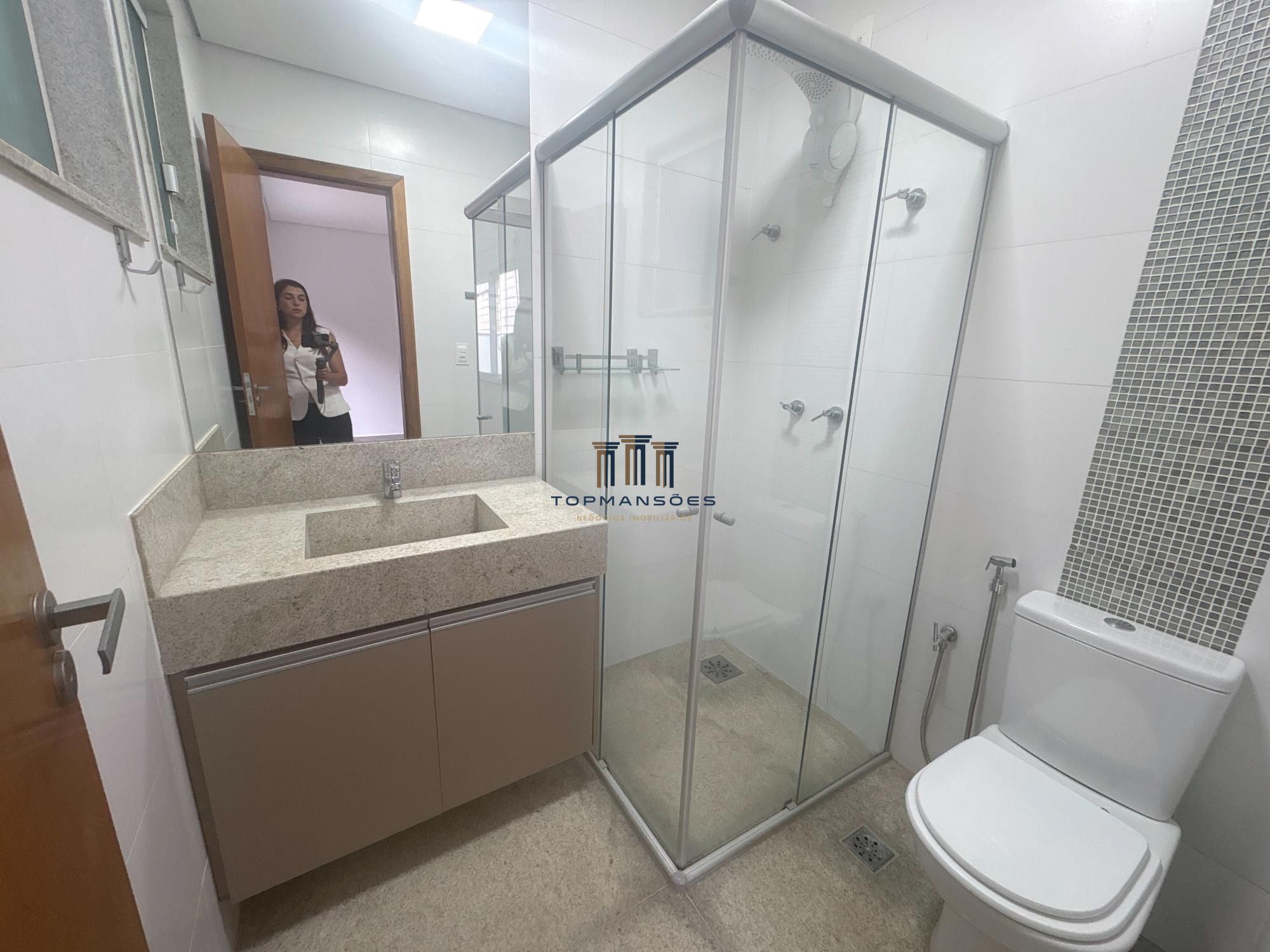 Casa com 4 suítes vista definitiva em Condominio fechado em Vespasiano