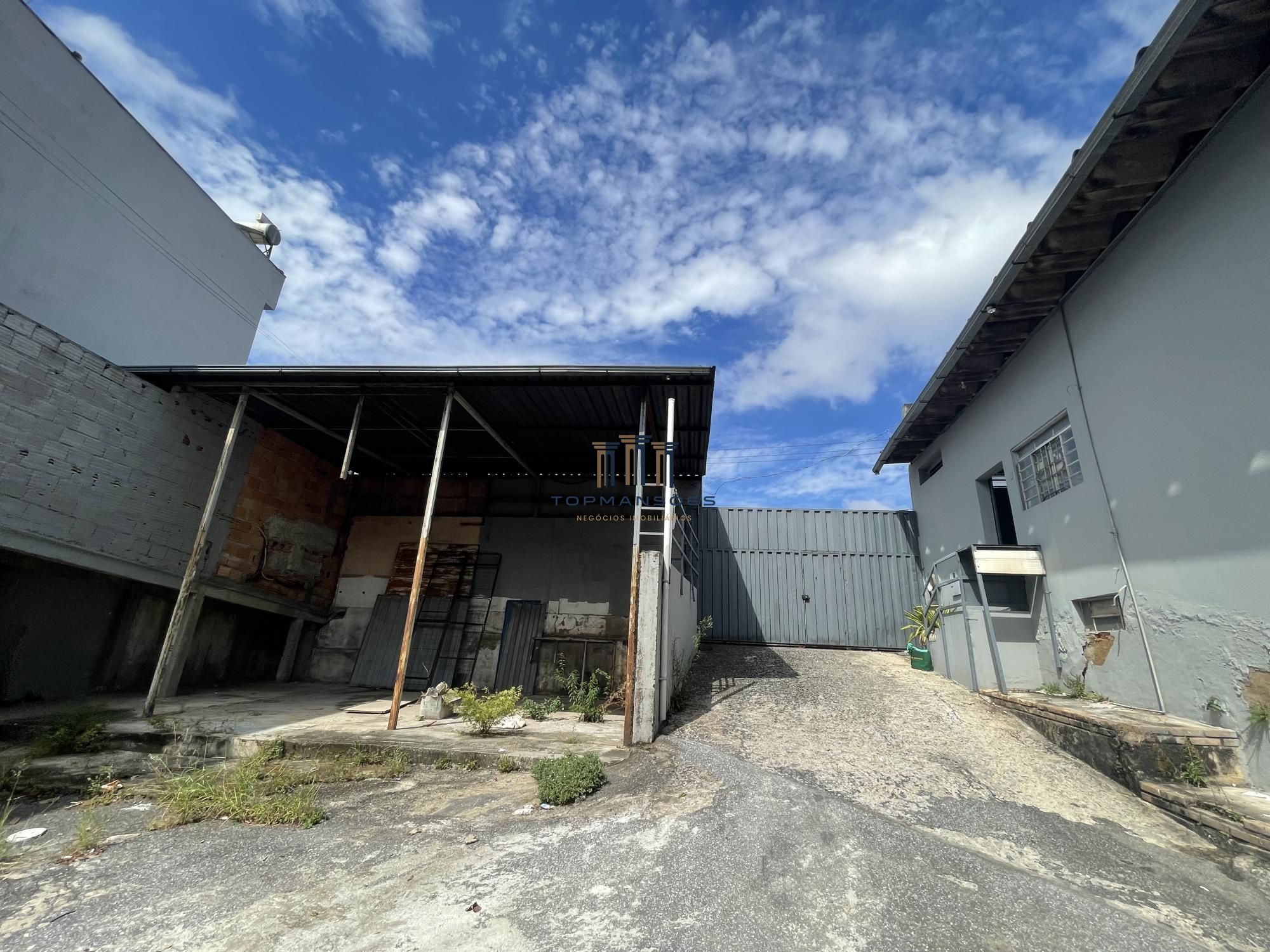 Loja e pátio com 620m2 em excelente ponto comercial no céu a