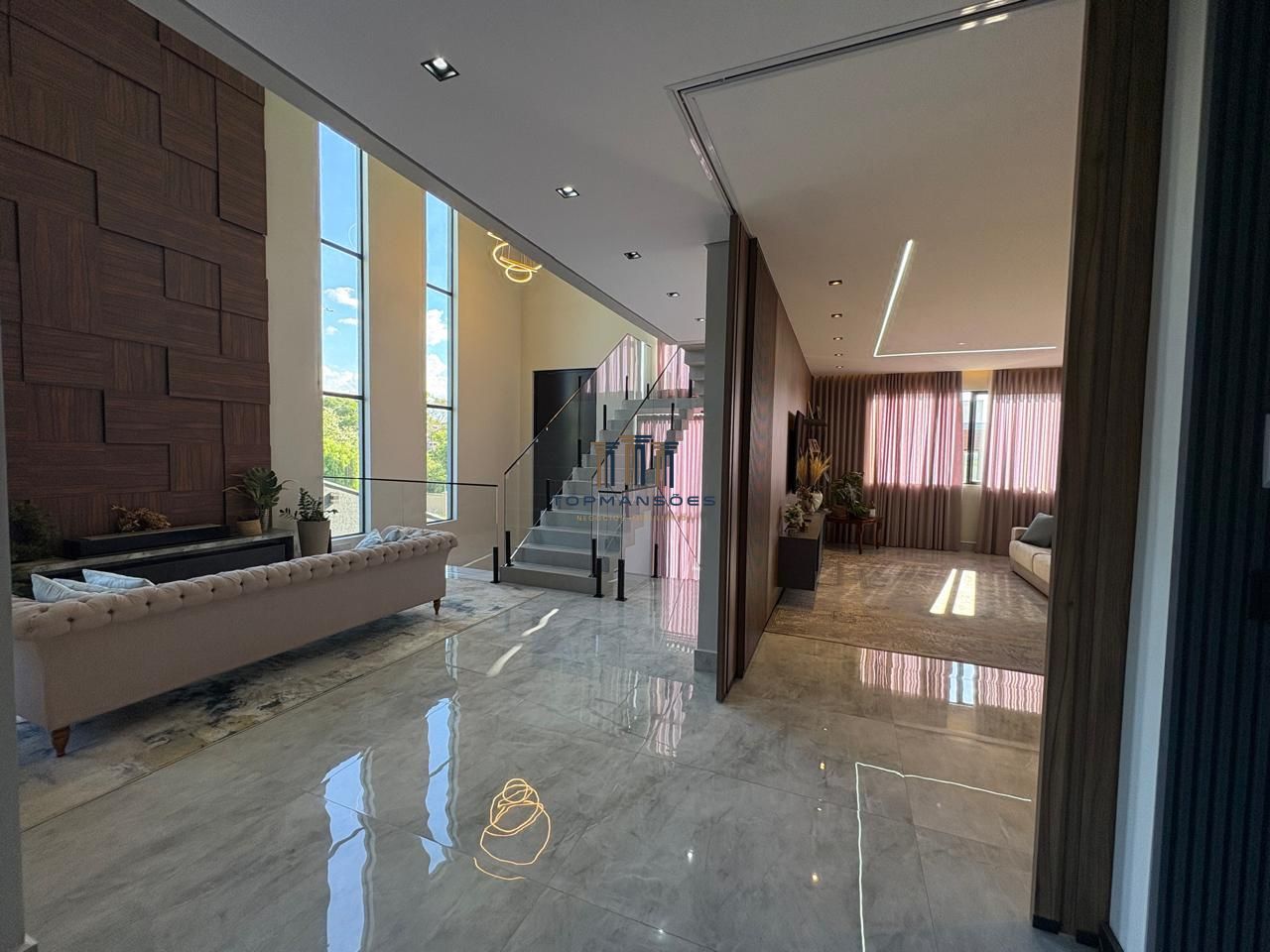 Casa de alto padrão, moderna com piscina aquecida, 4 quartos, em Alphaville/MG