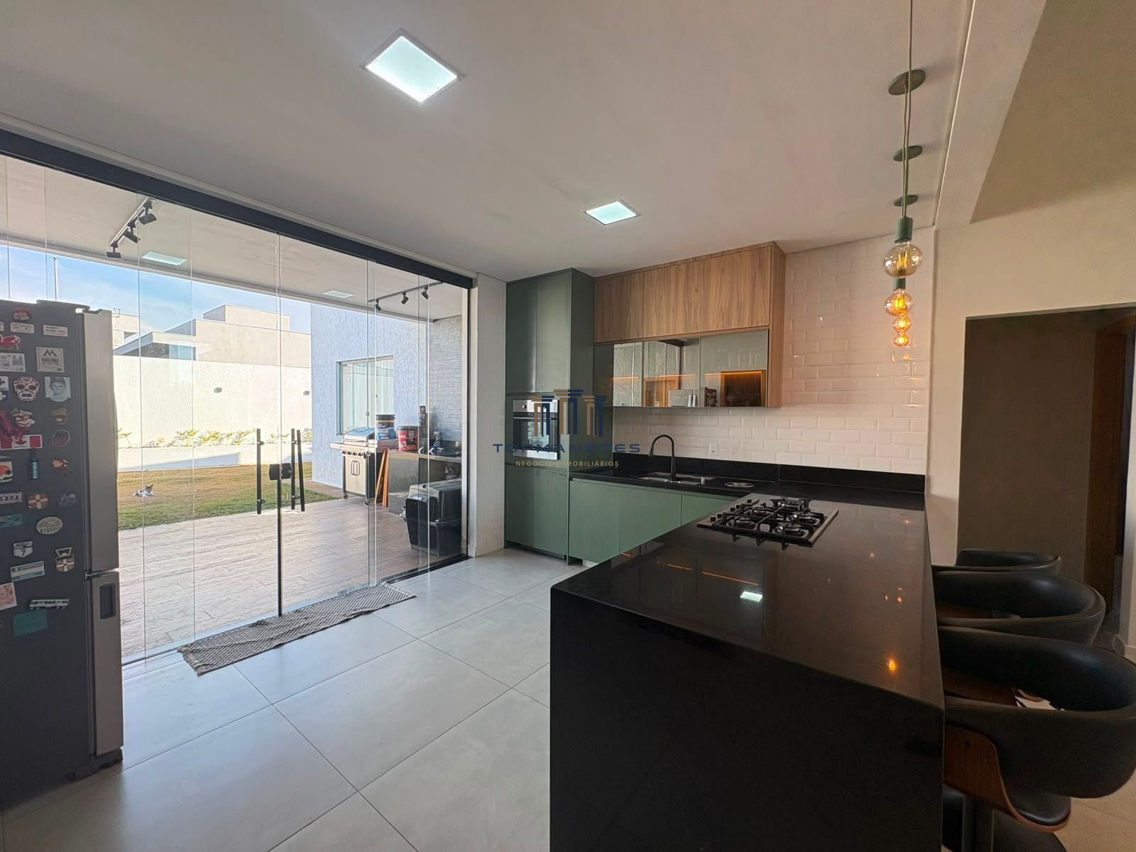 Linda casa linear, moderna 3 quartos condominio villas park