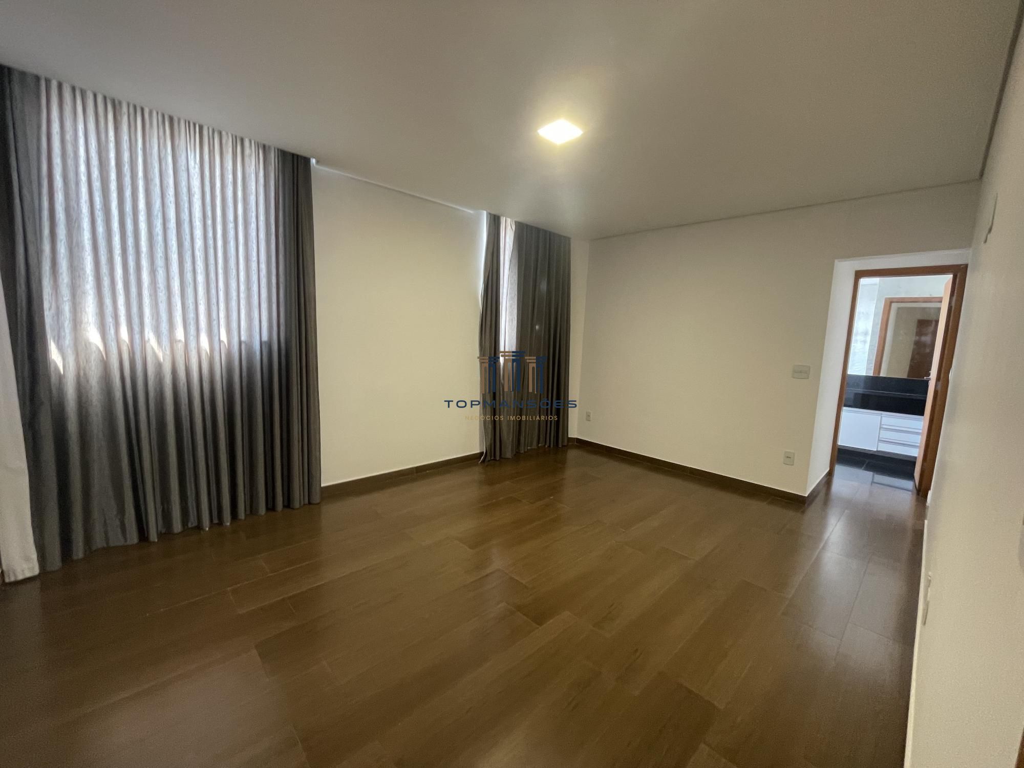 Linda casa com 3 suítes em Condomínio- Vespasiano.