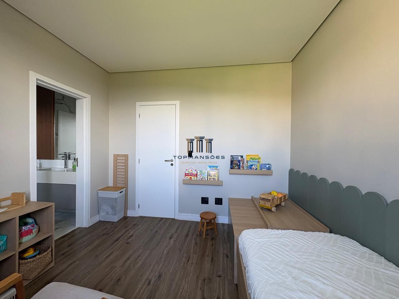 Casa de alto padrão, moderna com piscina aquecida, 4 quartos, em Alphaville/MG