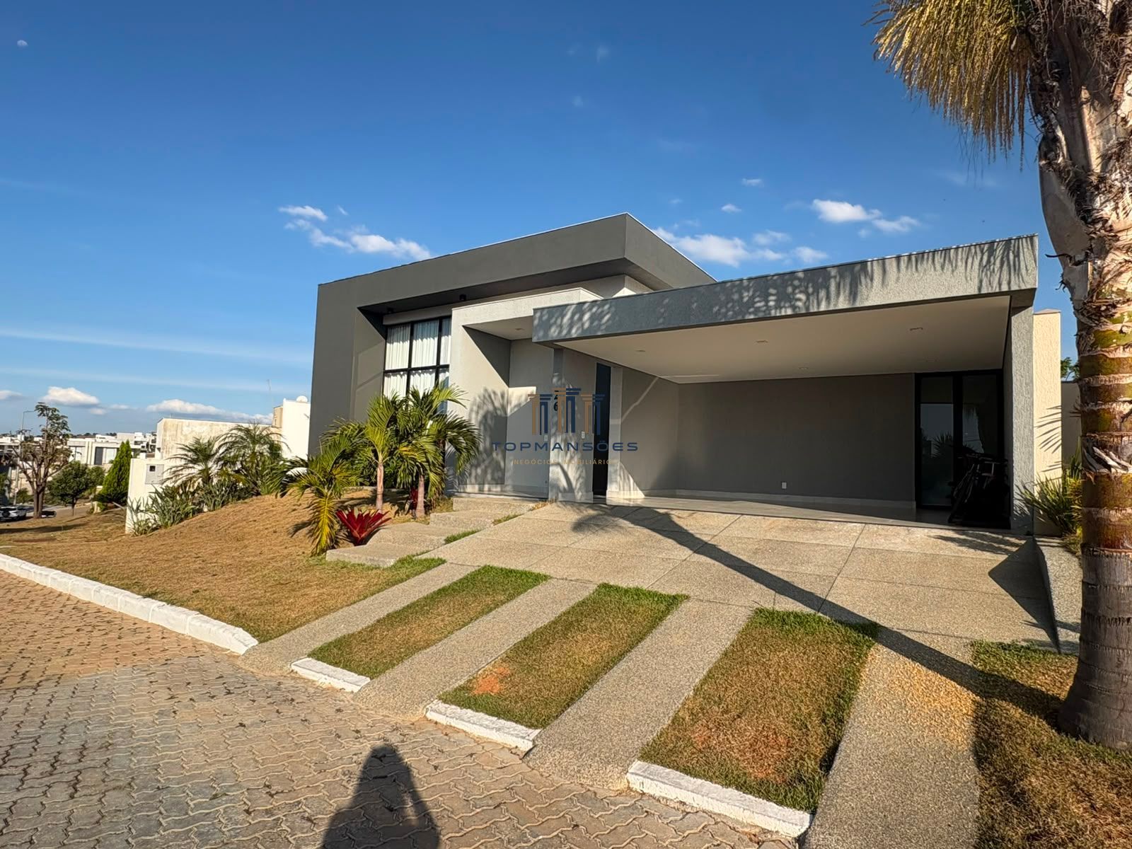 Linda casa linear, moderna 3 quartos condominio villas park