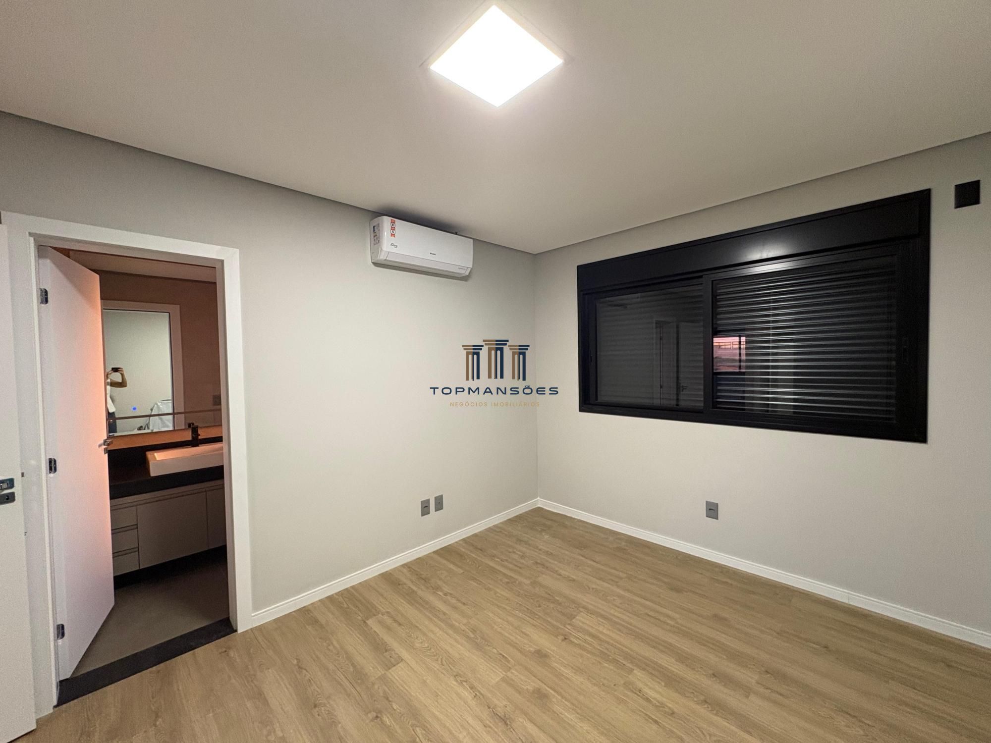 Casa de alto padrão, nova e mobiliada com 4 suítes e Piscina suspensa em Alphavi