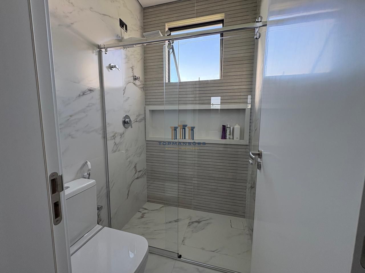 Casa de alto padrão, moderna com piscina aquecida, 4 quartos, em Alphaville/MG