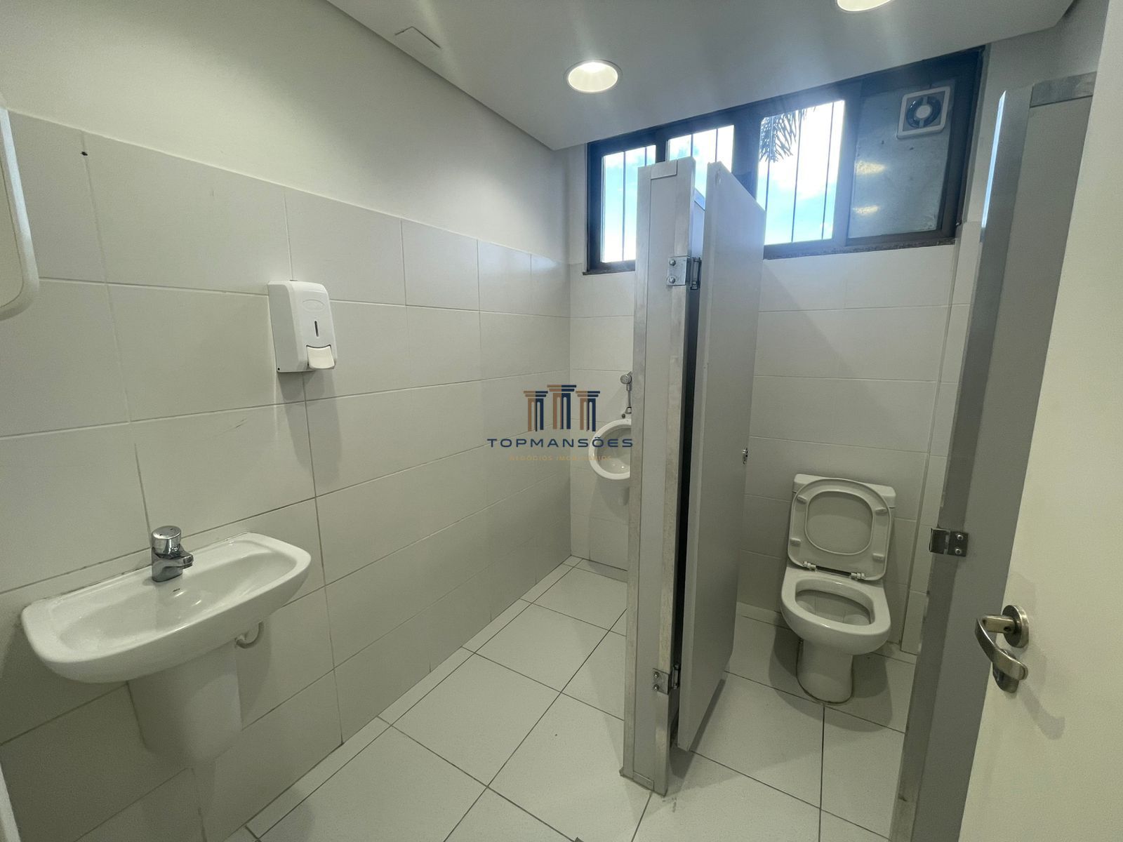 Loja/andar com 400m2 na melhor localização comercial da Pampulha!!!
